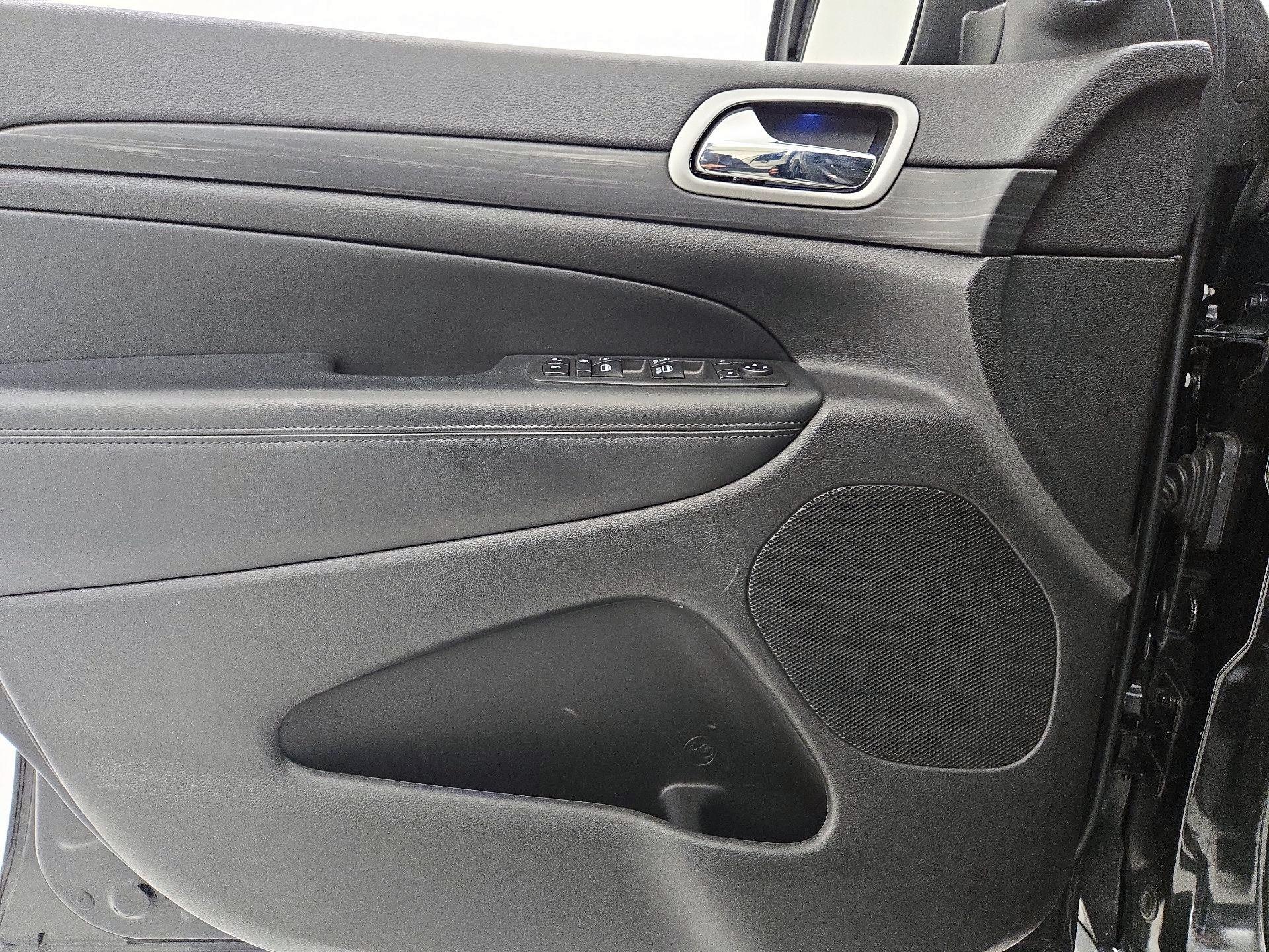 Thumbnail: 2020 Jeep Grand Cherokee - 12