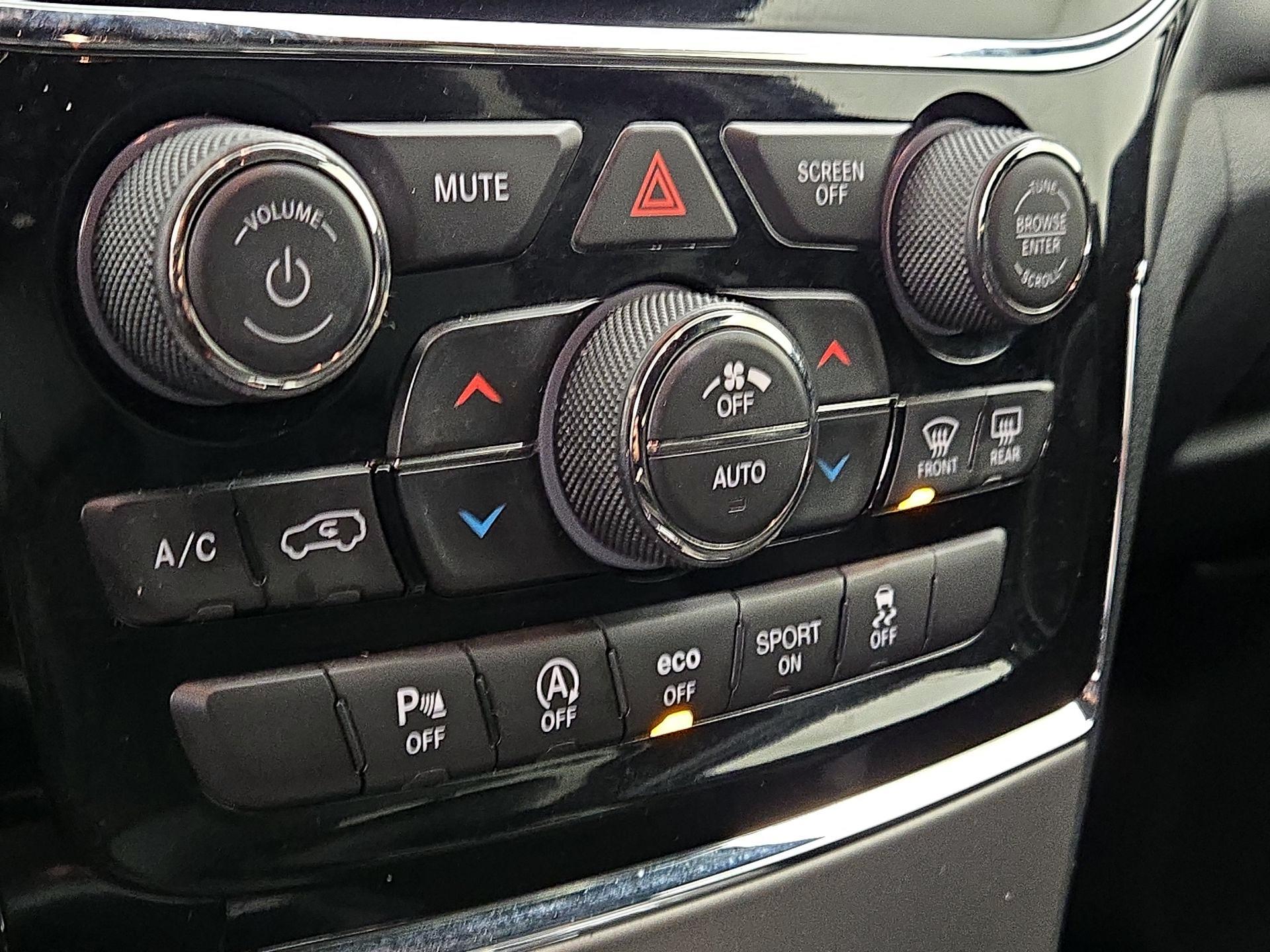 Thumbnail: 2020 Jeep Grand Cherokee - 16