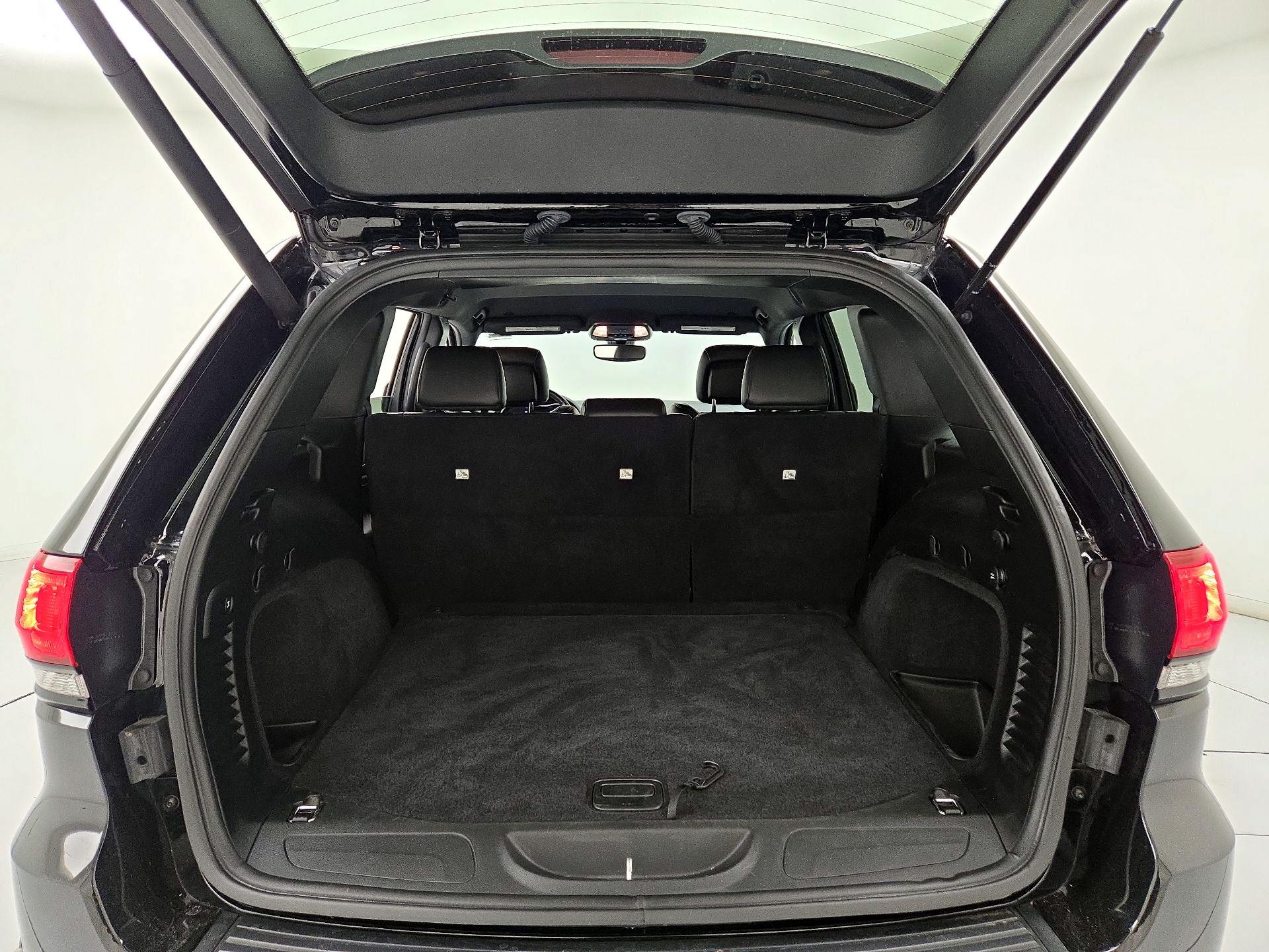 Thumbnail: 2020 Jeep Grand Cherokee - 20