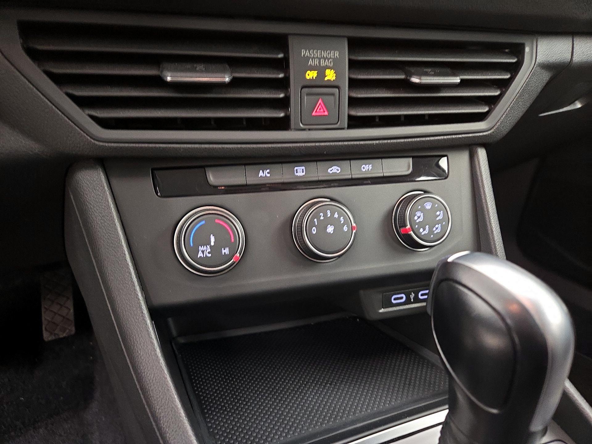 Thumbnail: 2021 Volkswagen Jetta - 16