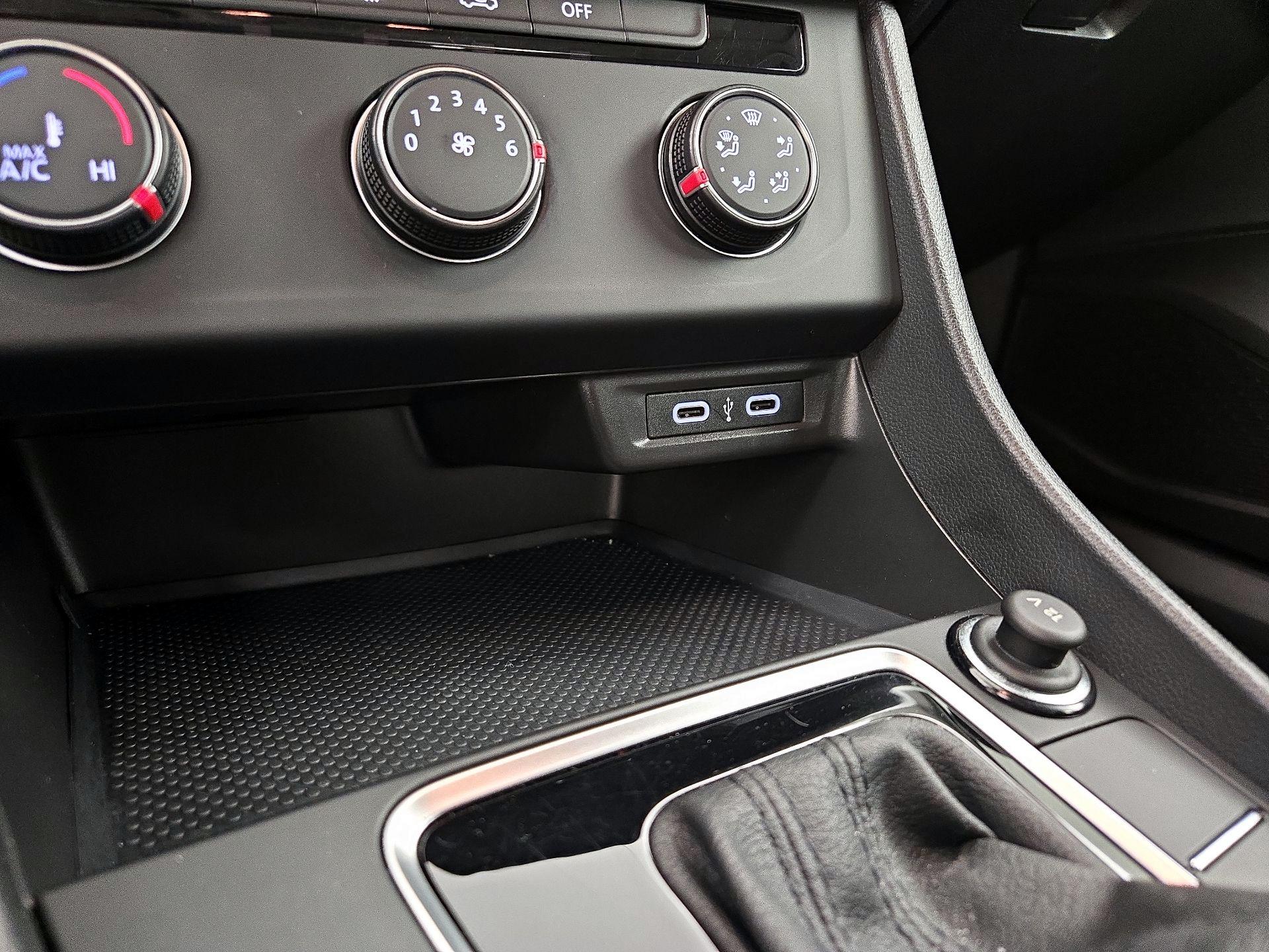 Thumbnail: 2021 Volkswagen Jetta - 18