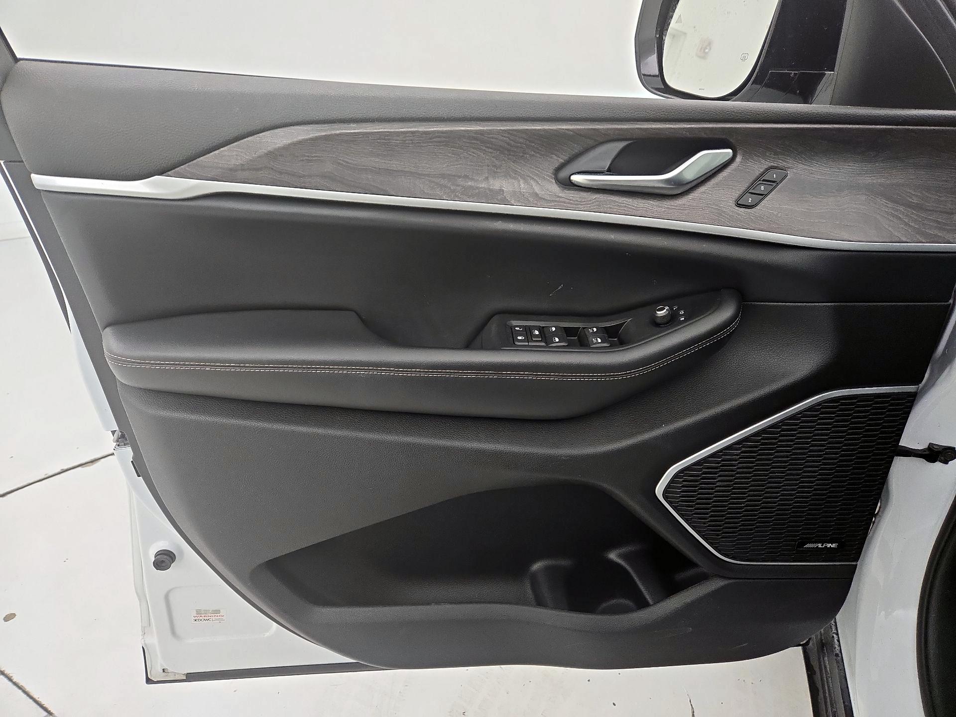 Thumbnail: 2022 Jeep Grand Cherokee - 12