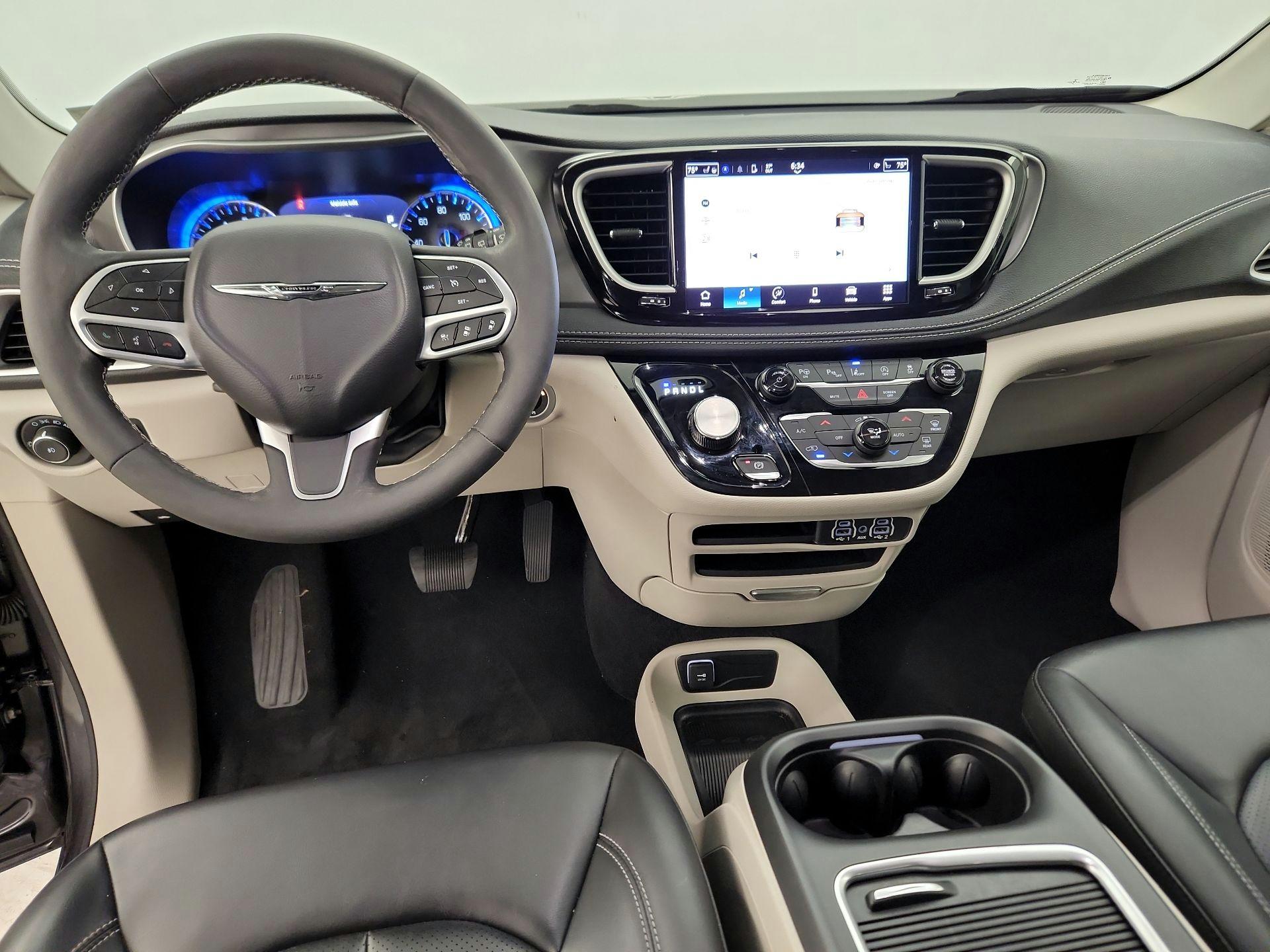 Thumbnail: 2023 Chrysler Pacifica - 9