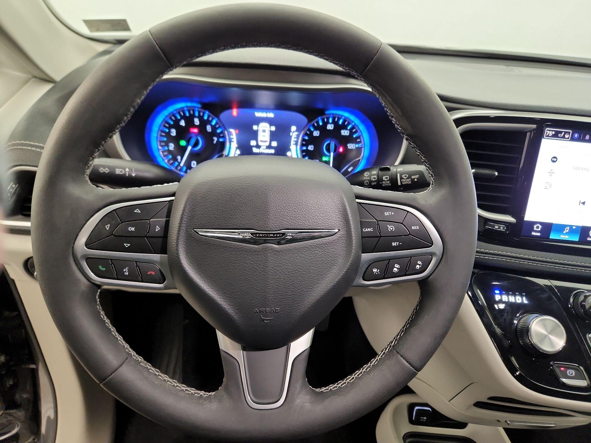 Thumbnail: 2023 Chrysler Pacifica - 10