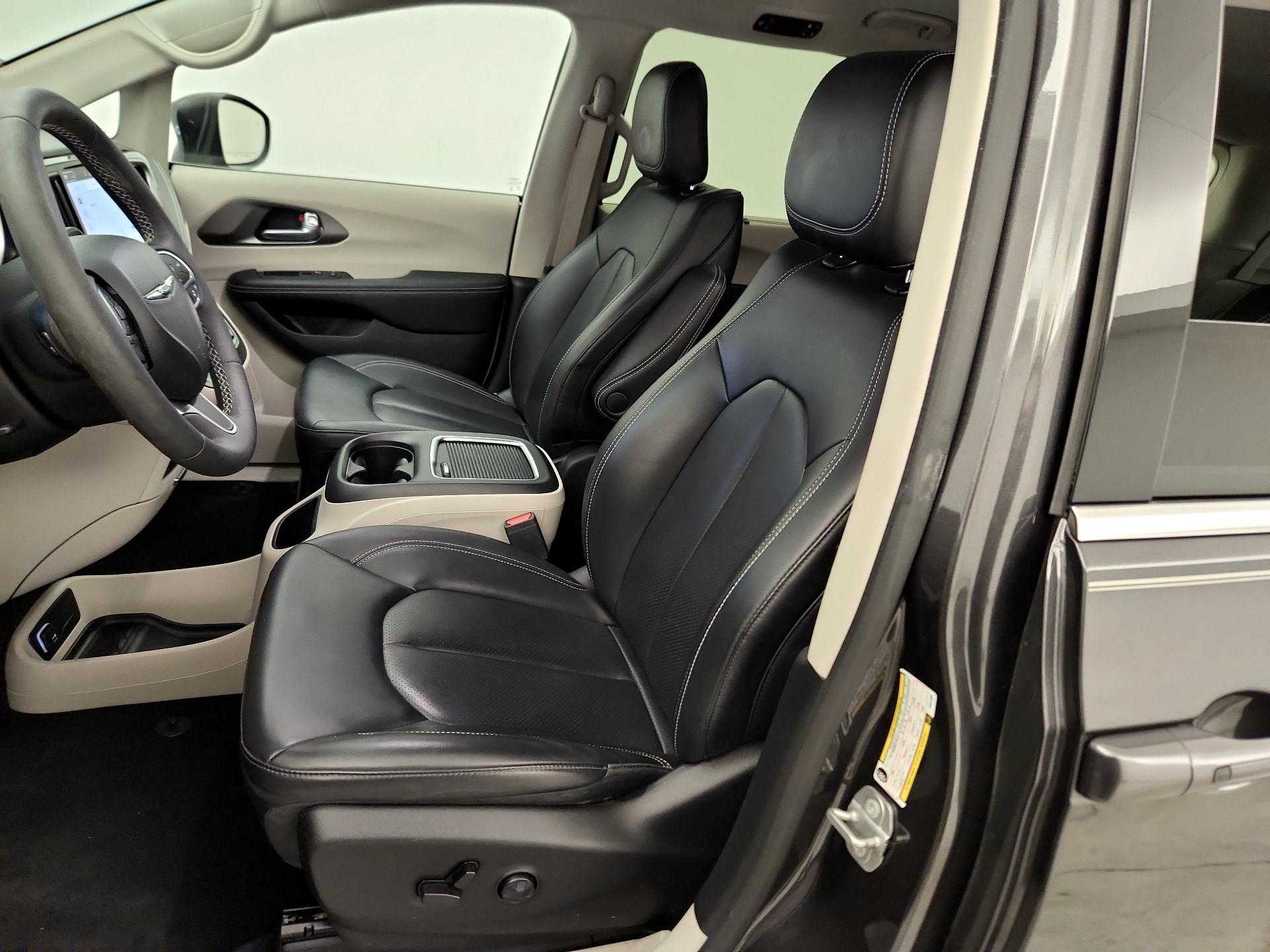 Thumbnail: 2023 Chrysler Pacifica - 11