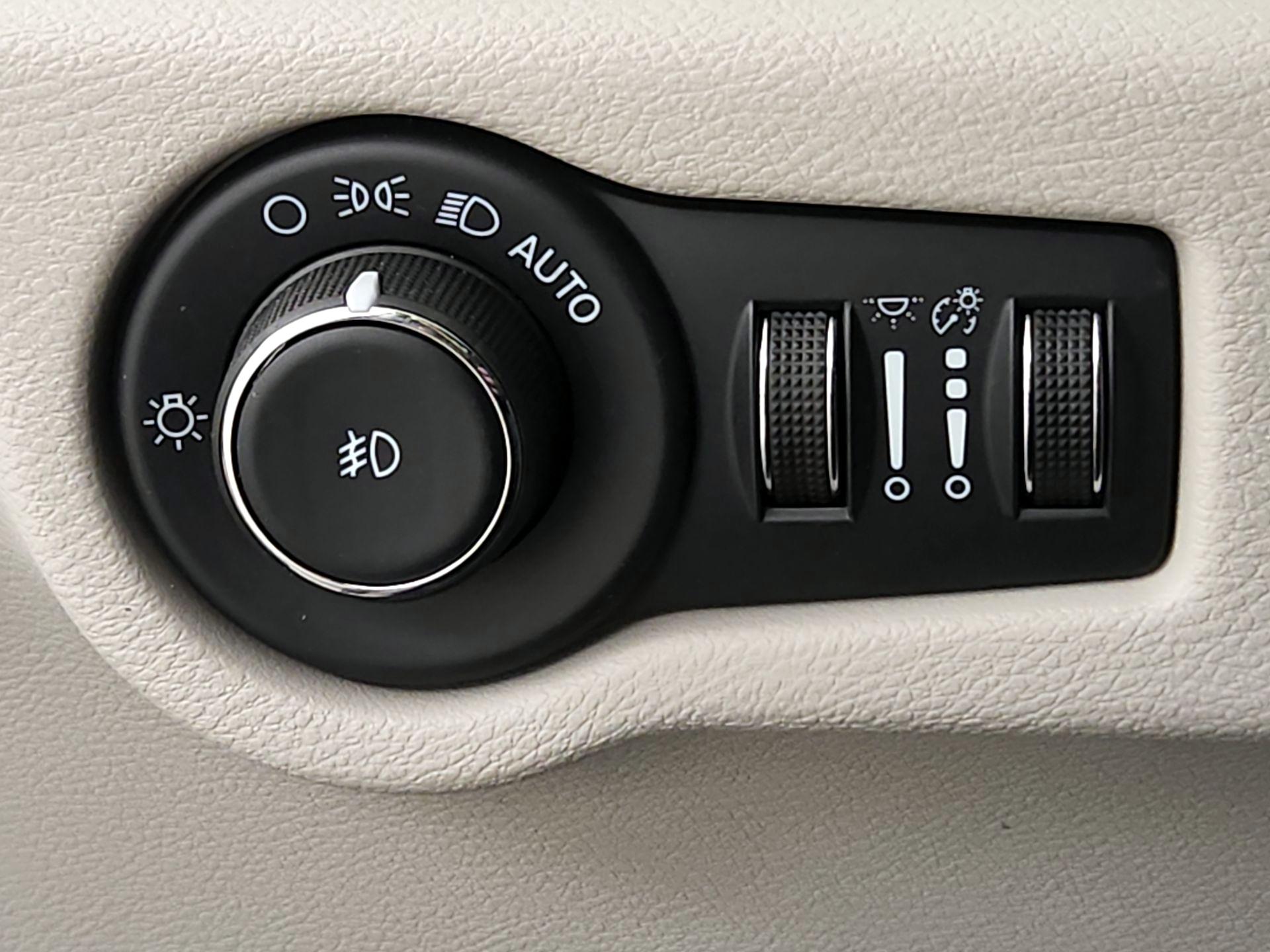 Thumbnail: 2023 Chrysler Pacifica - 13