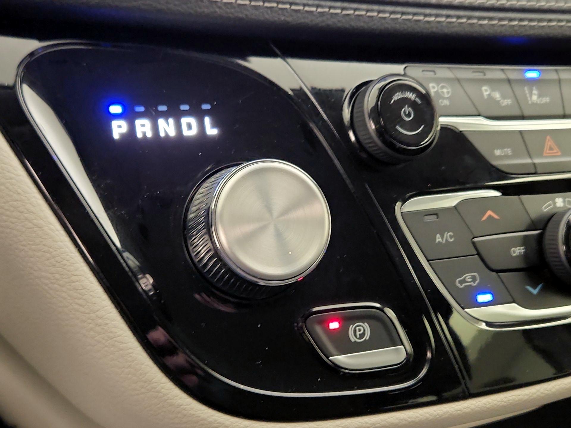 Thumbnail: 2023 Chrysler Pacifica - 17