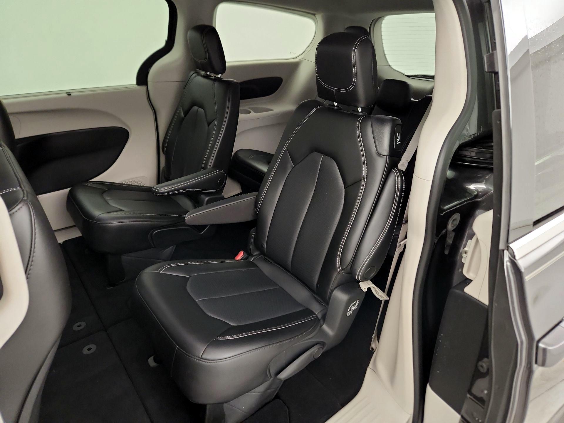 Thumbnail: 2023 Chrysler Pacifica - 19