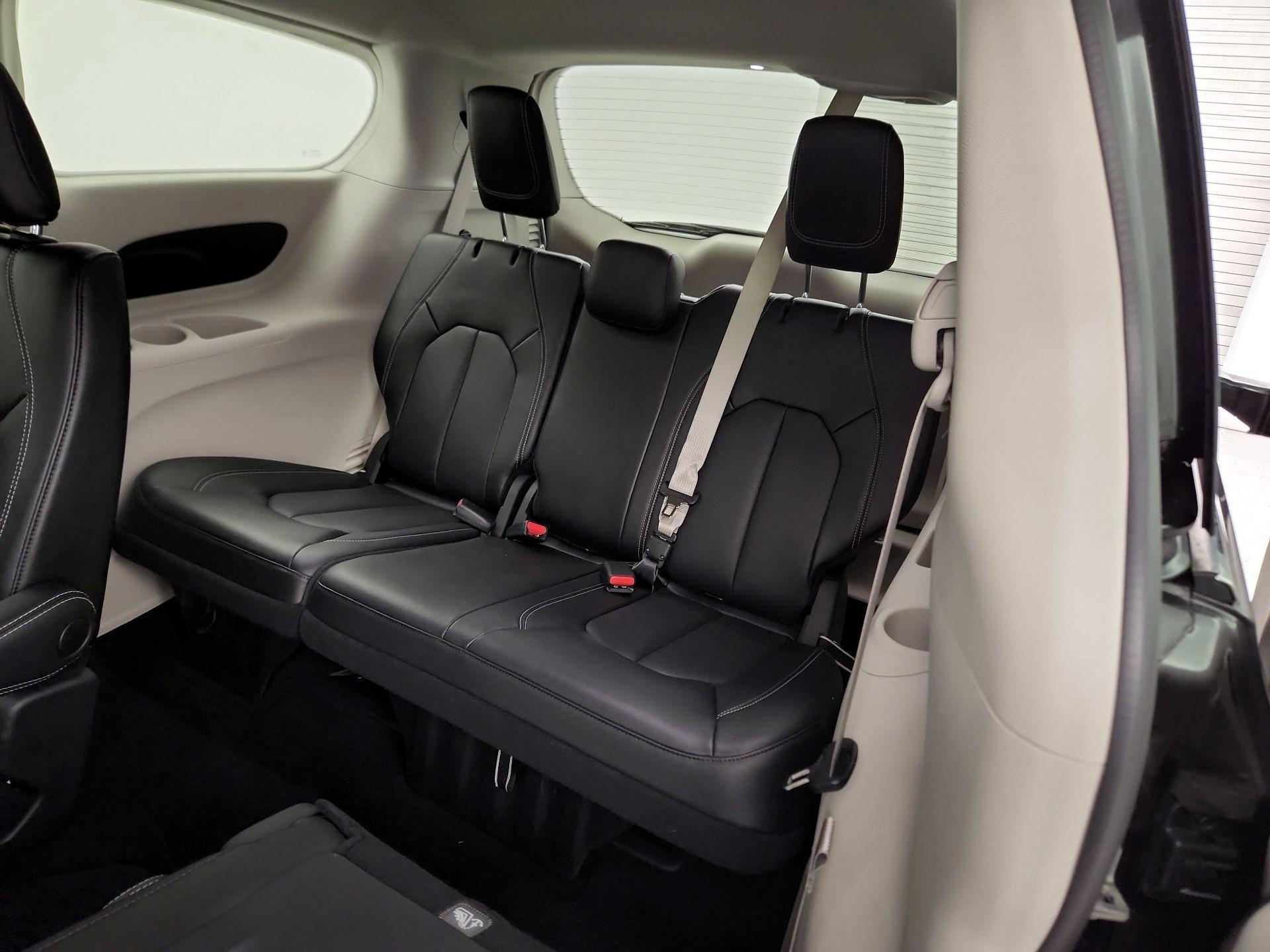 Thumbnail: 2023 Chrysler Pacifica - 20