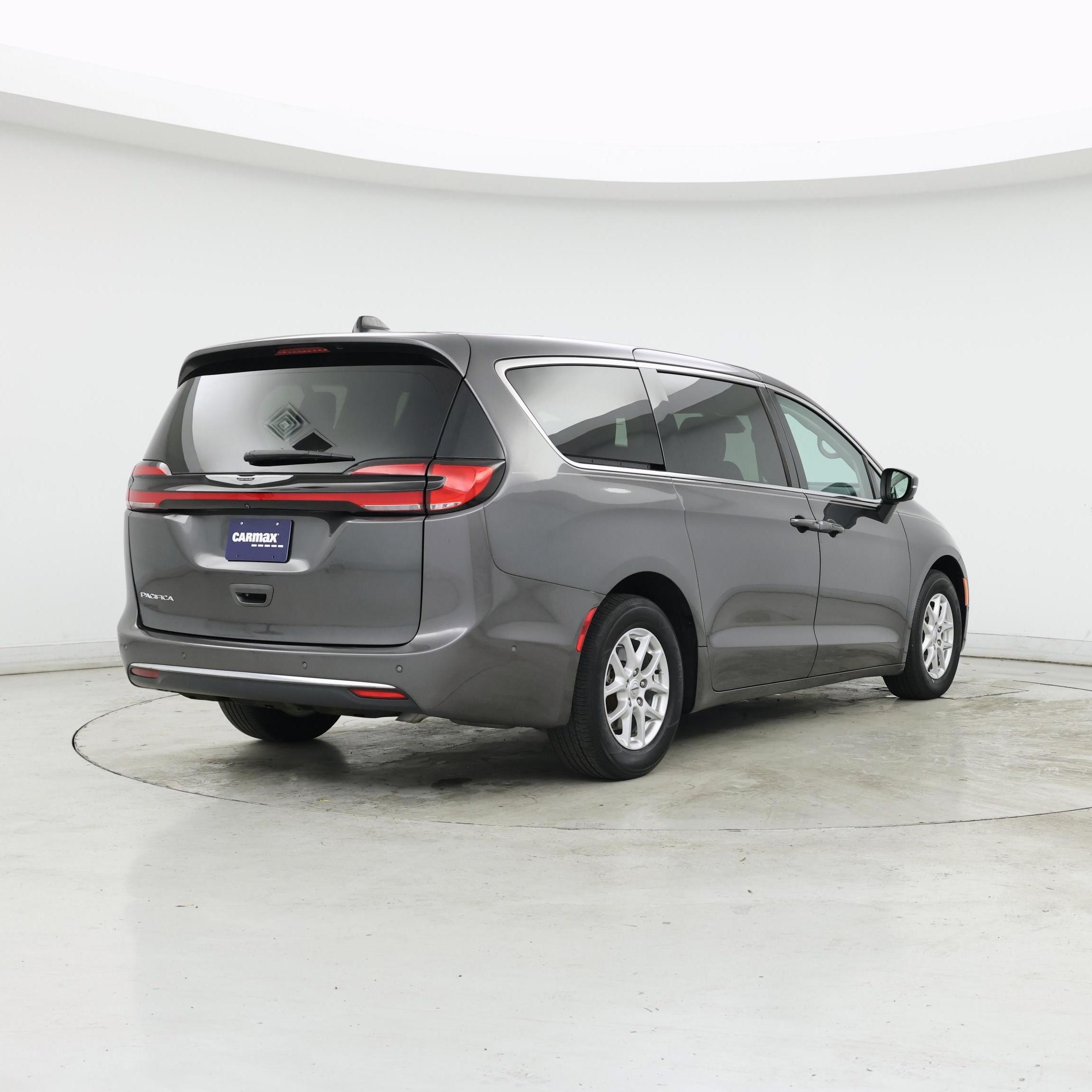 Thumbnail: 2023 Chrysler Pacifica - 8