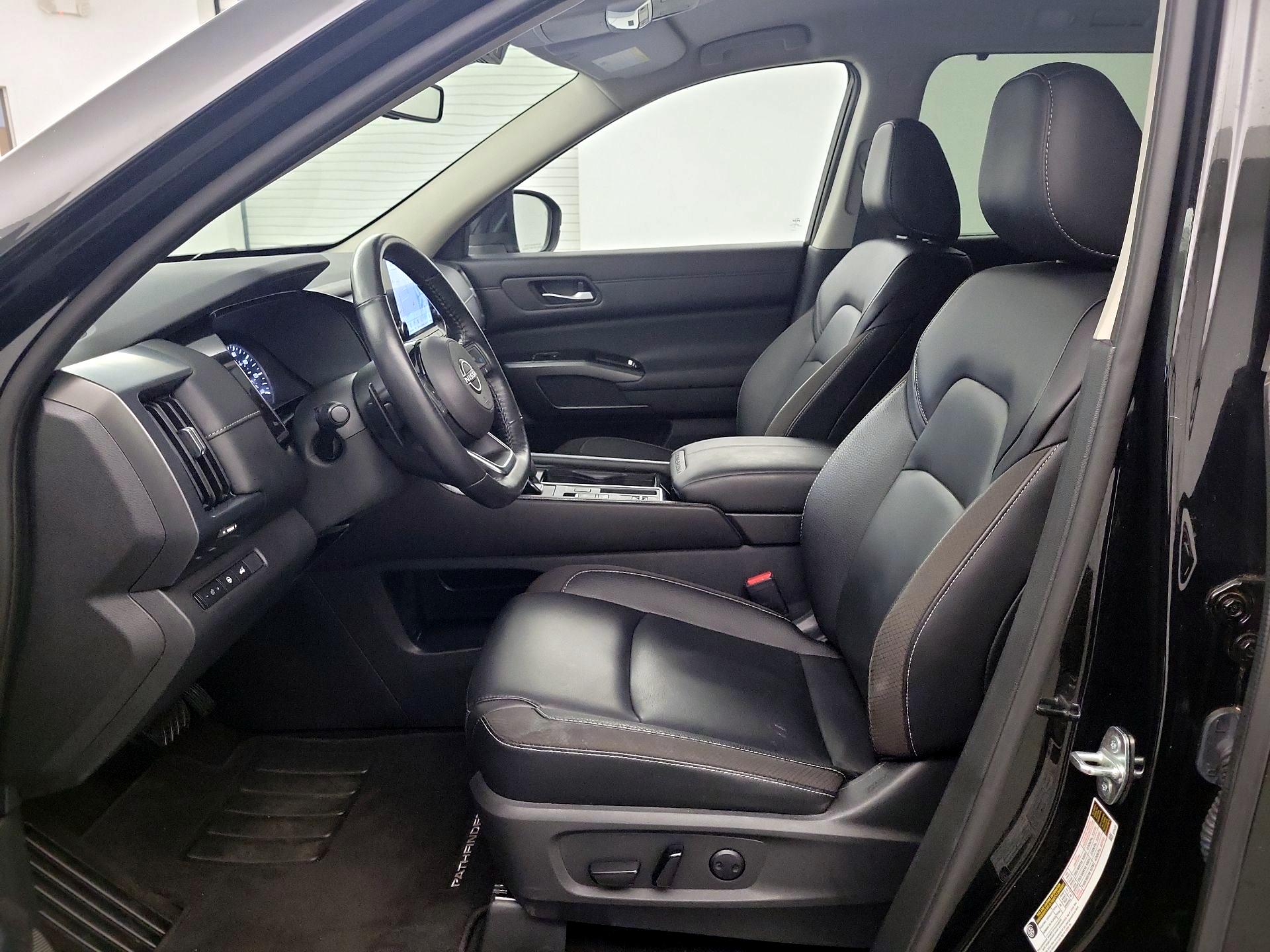 Thumbnail: 2023 Nissan Pathfinder - 9