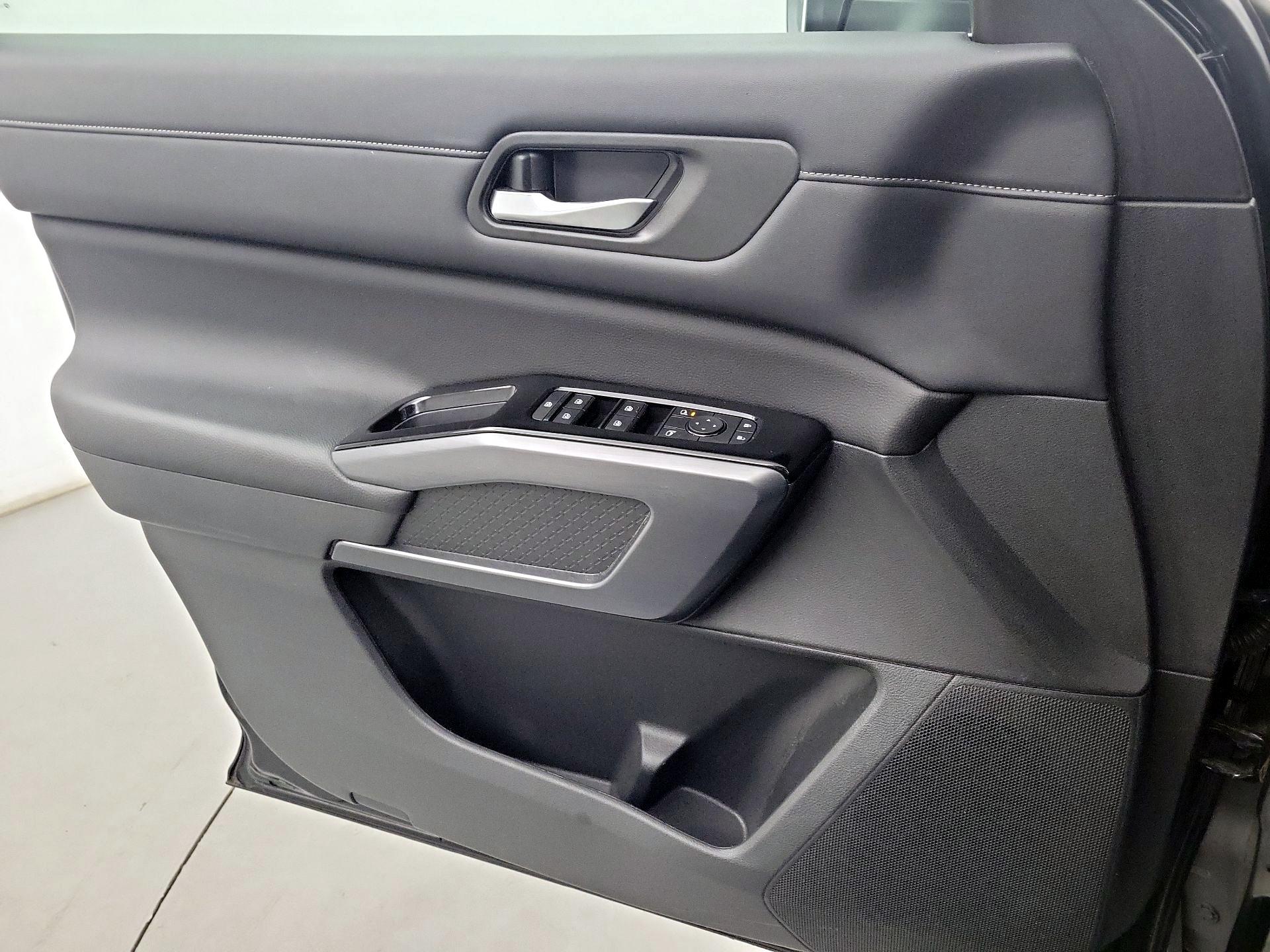 Thumbnail: 2023 Nissan Pathfinder - 10