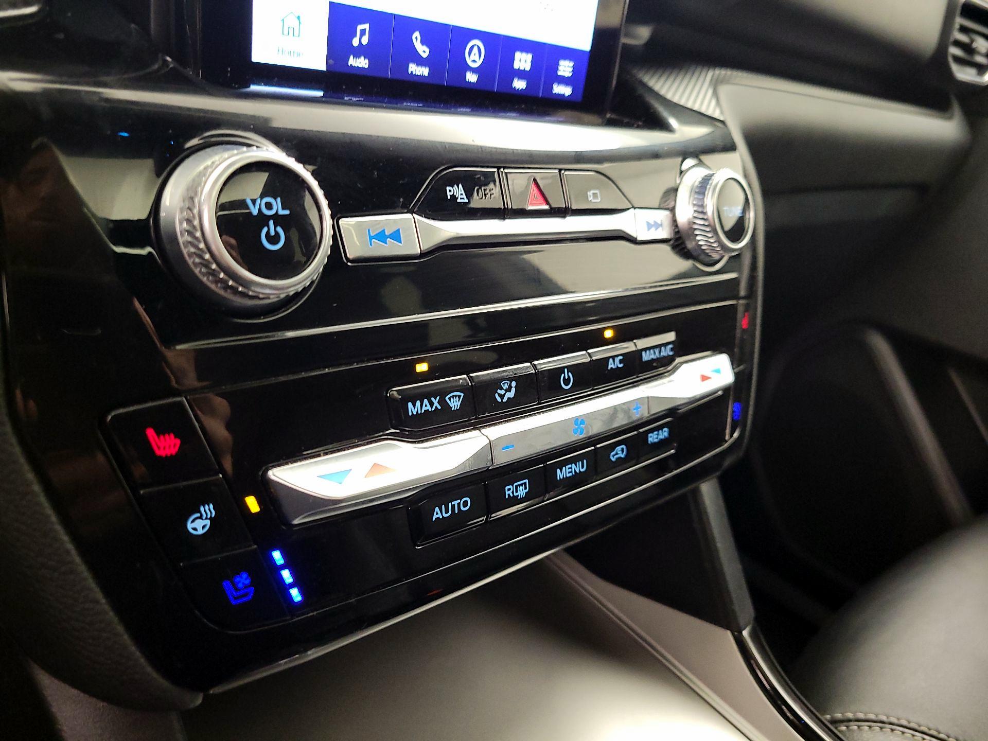 Thumbnail: 2022 Ford Explorer - 17