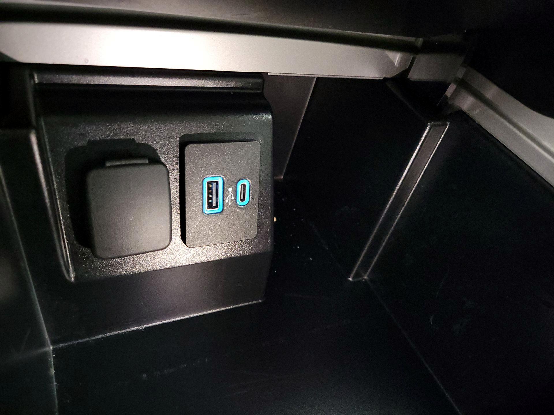 Thumbnail: 2022 Ford Explorer - 19