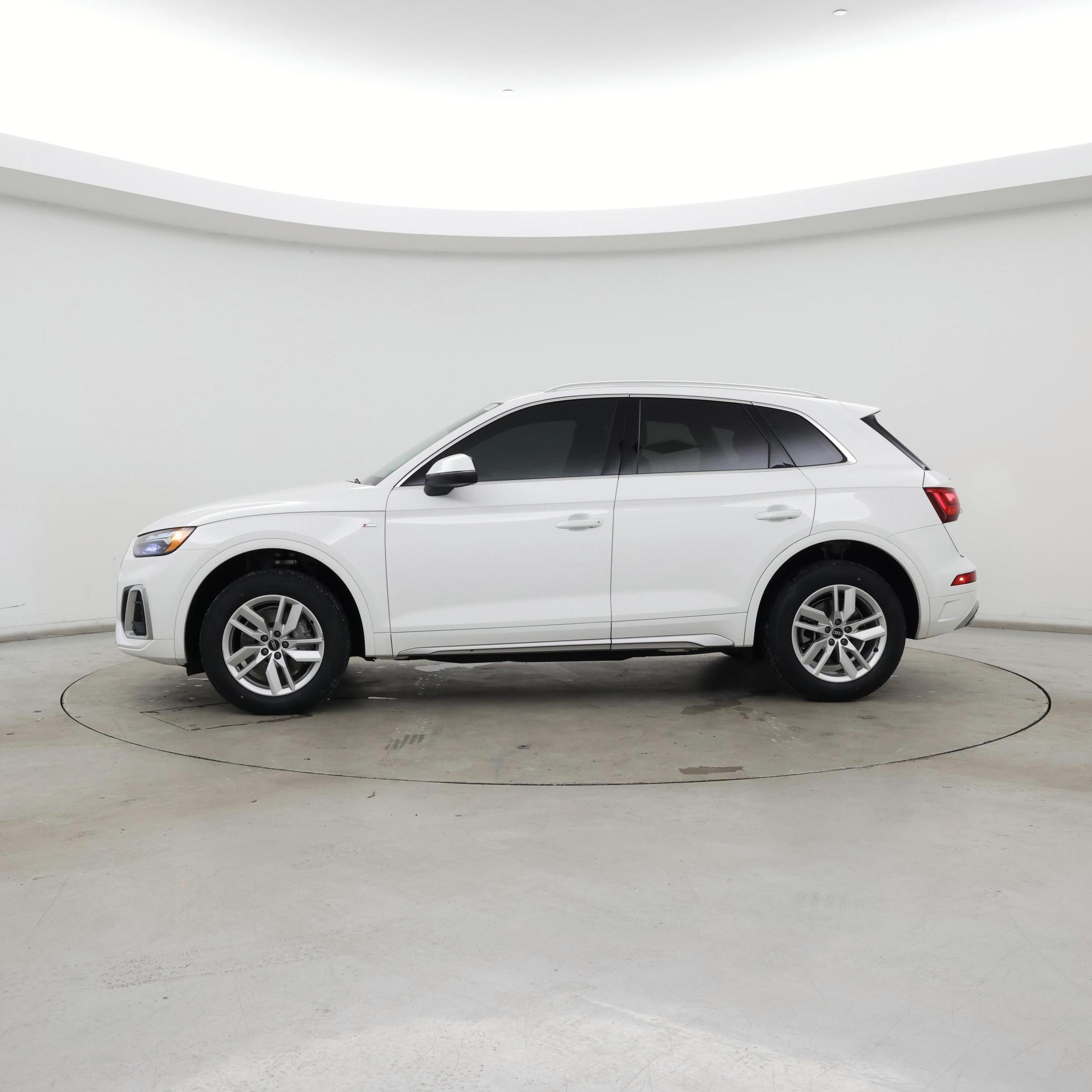 Thumbnail: 2023 Audi Q5 - 3