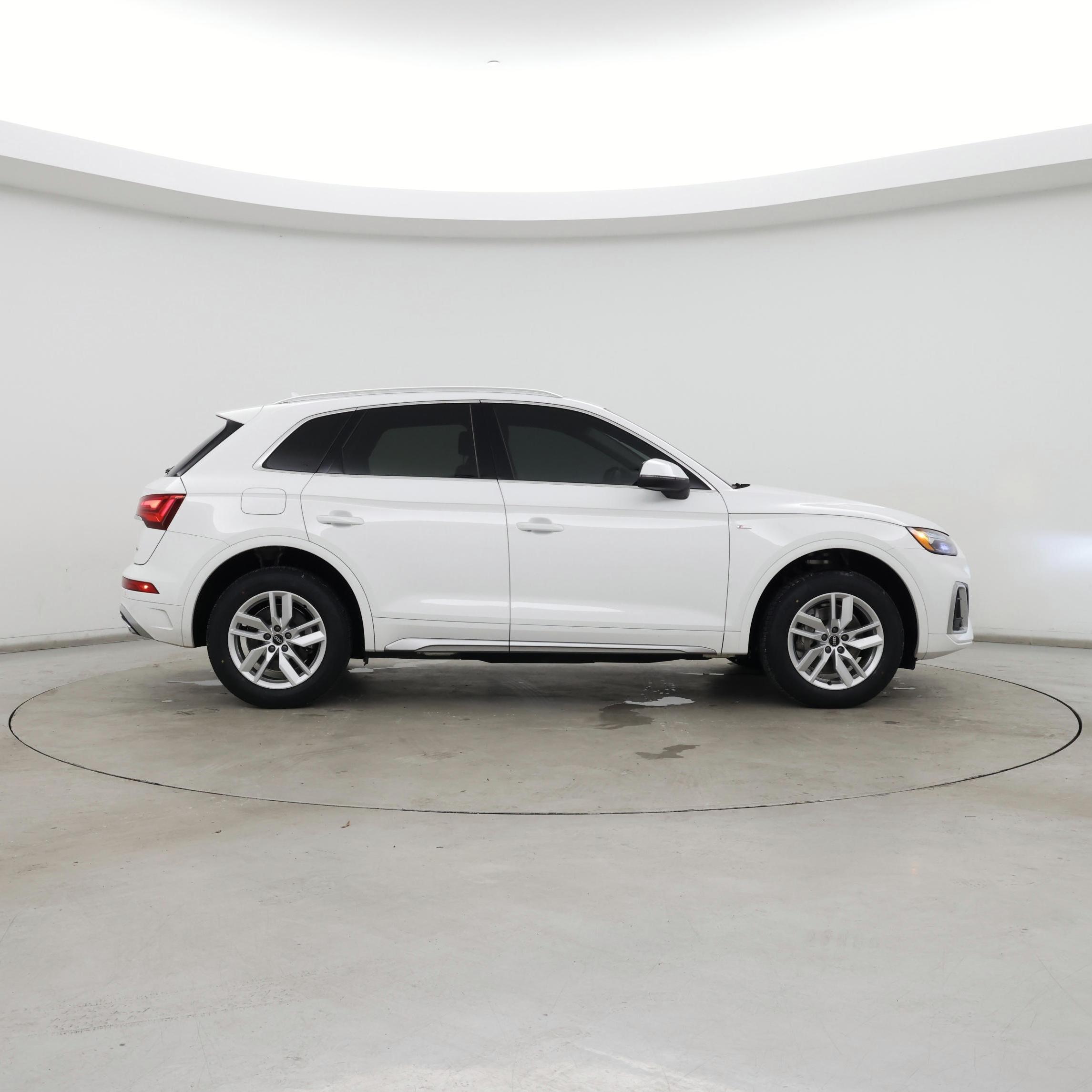 Thumbnail: 2023 Audi Q5 - 7