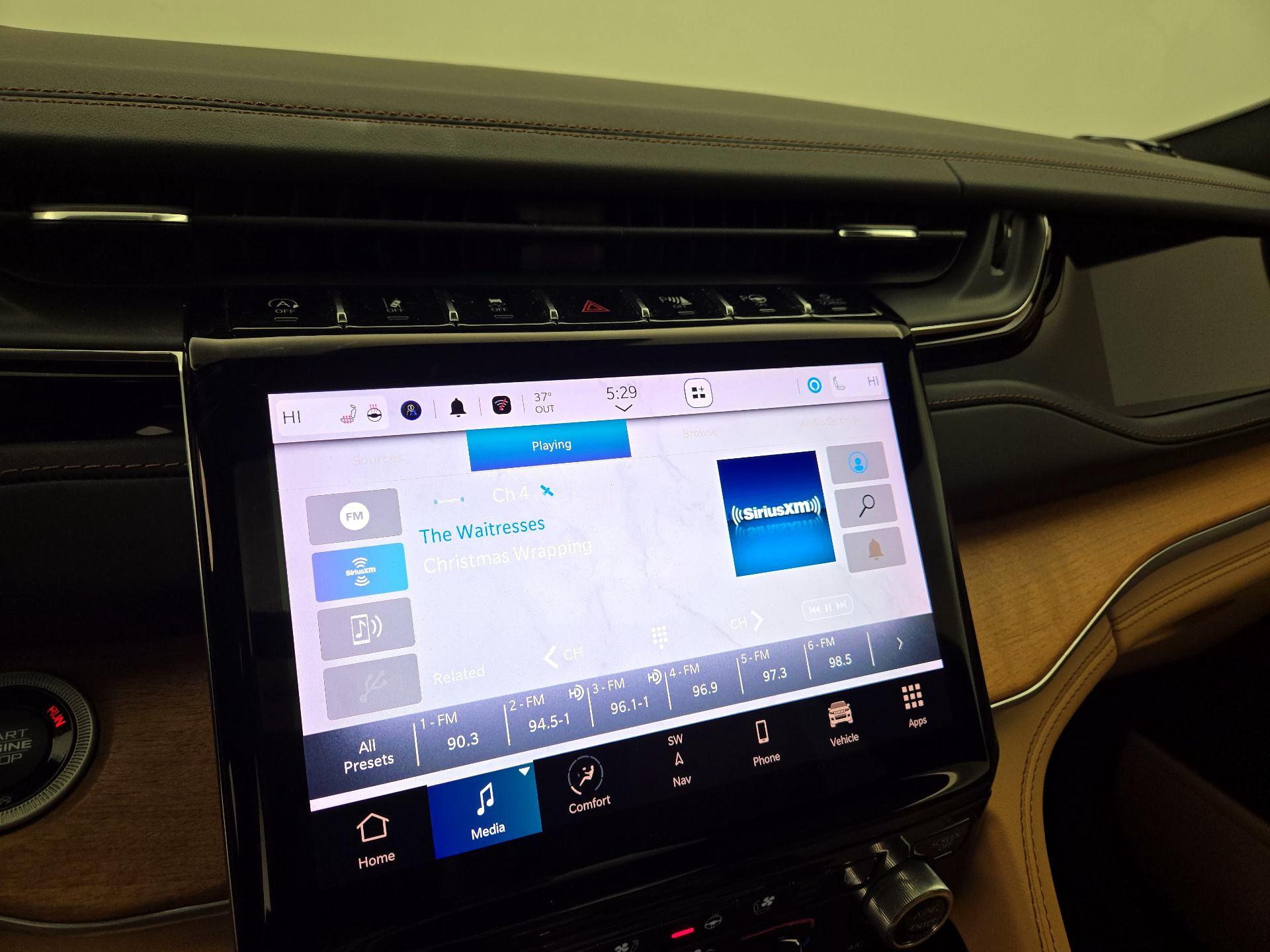 Thumbnail: 2022 Jeep Grand Cherokee - 16