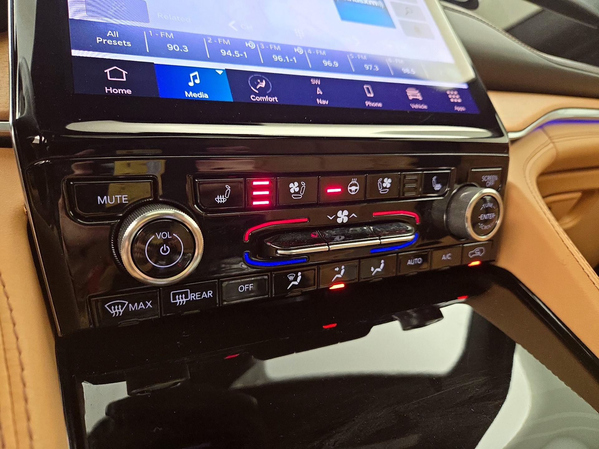 Thumbnail: 2022 Jeep Grand Cherokee - 17