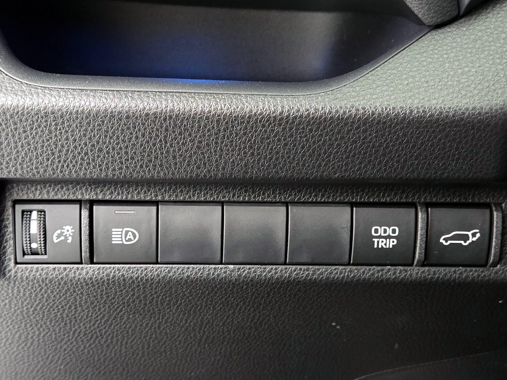 Thumbnail: 2023 Toyota RAV4 - 14