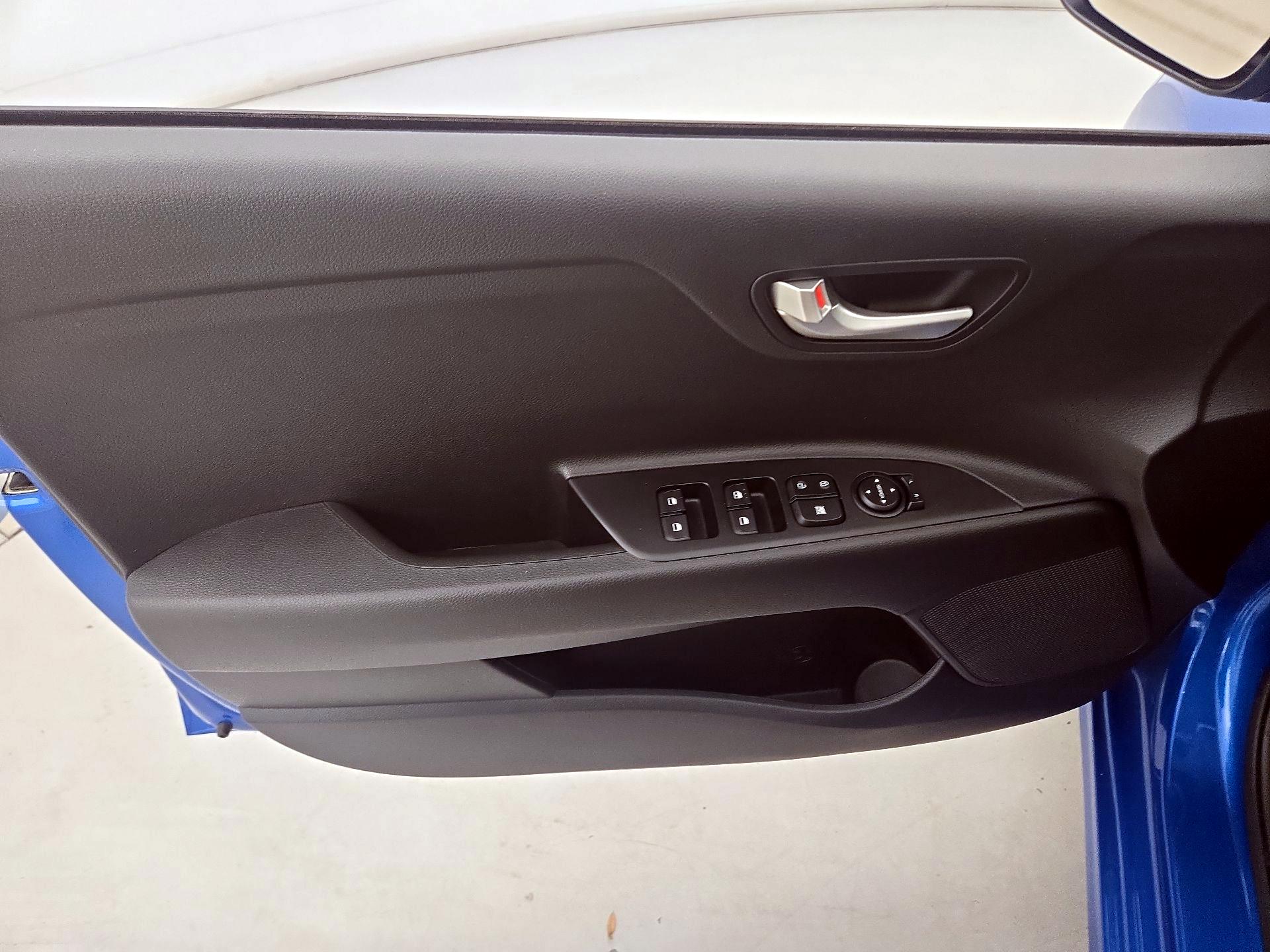 Thumbnail: 2023 Kia Rio - 12