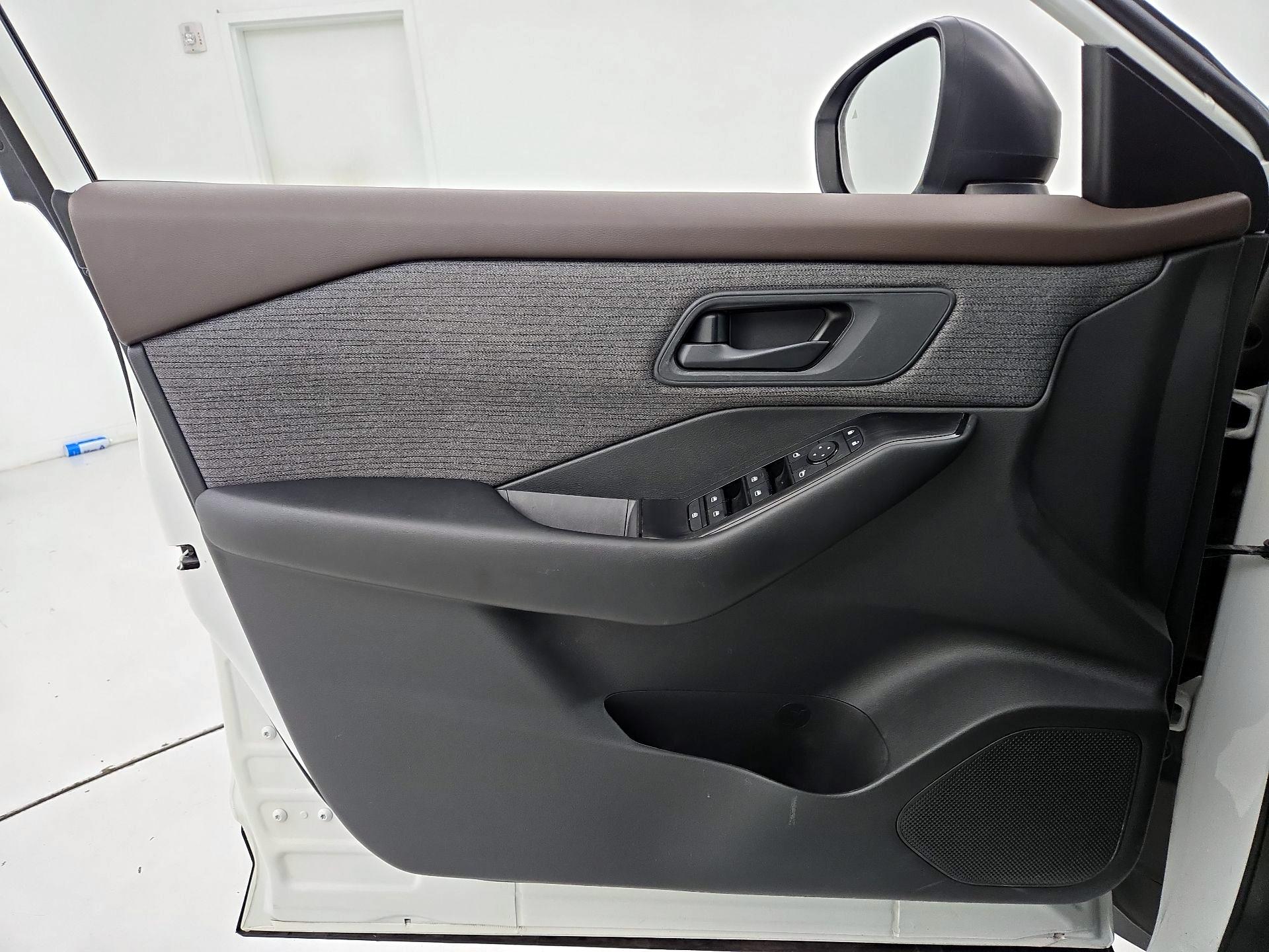 Thumbnail: 2023 Nissan Rogue - 12