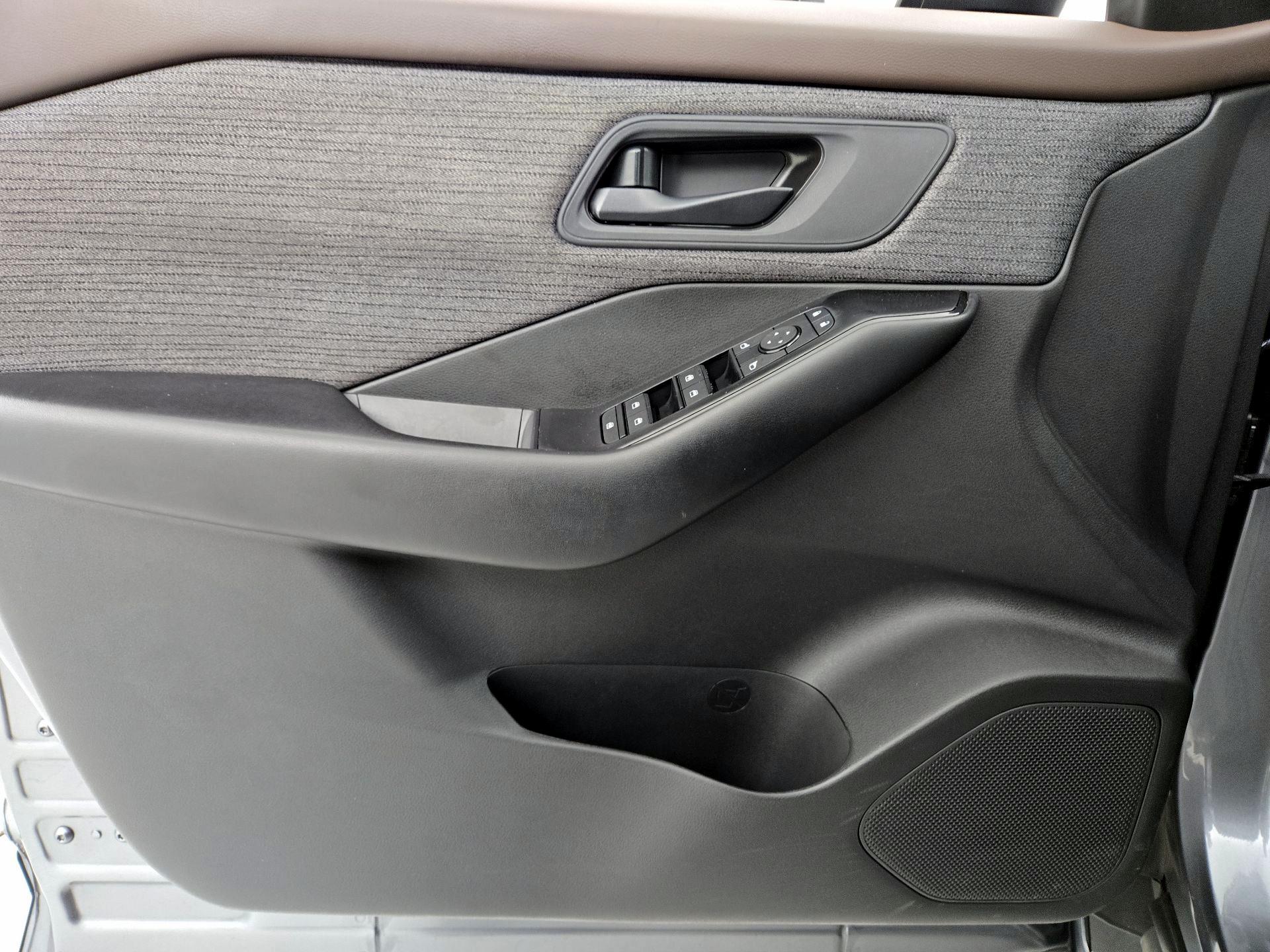 Thumbnail: 2023 Nissan Rogue - 12