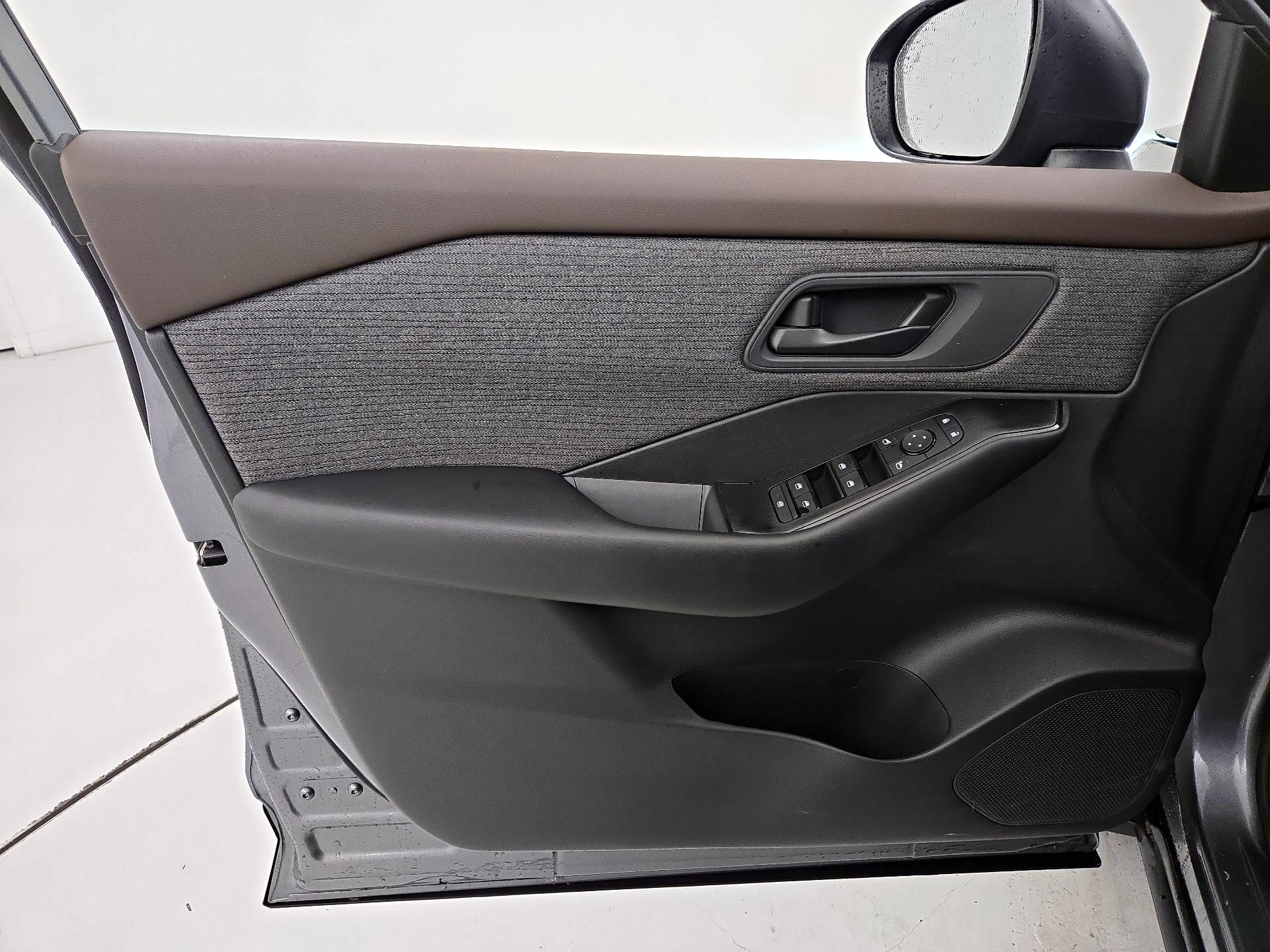 Thumbnail: 2023 Nissan Rogue - 12