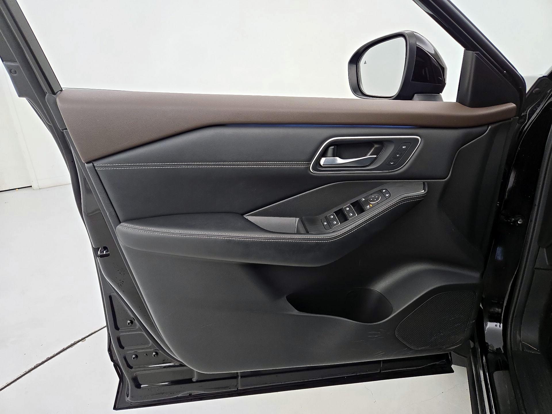 Thumbnail: 2023 Nissan Rogue - 12