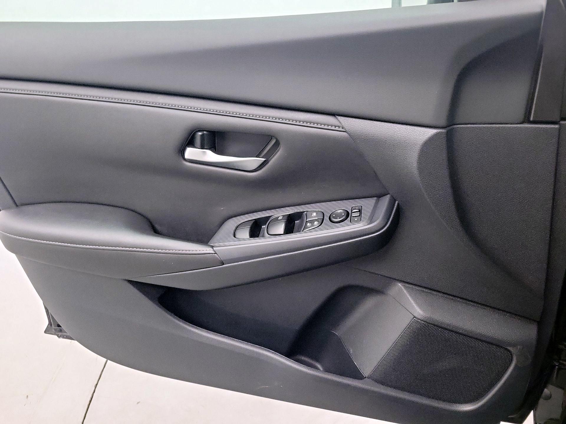 Thumbnail: 2023 Nissan Sentra - 10