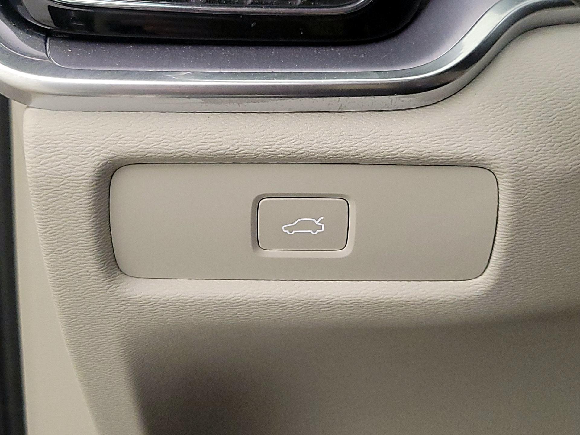 Thumbnail: 2024 Volvo S60 - 13