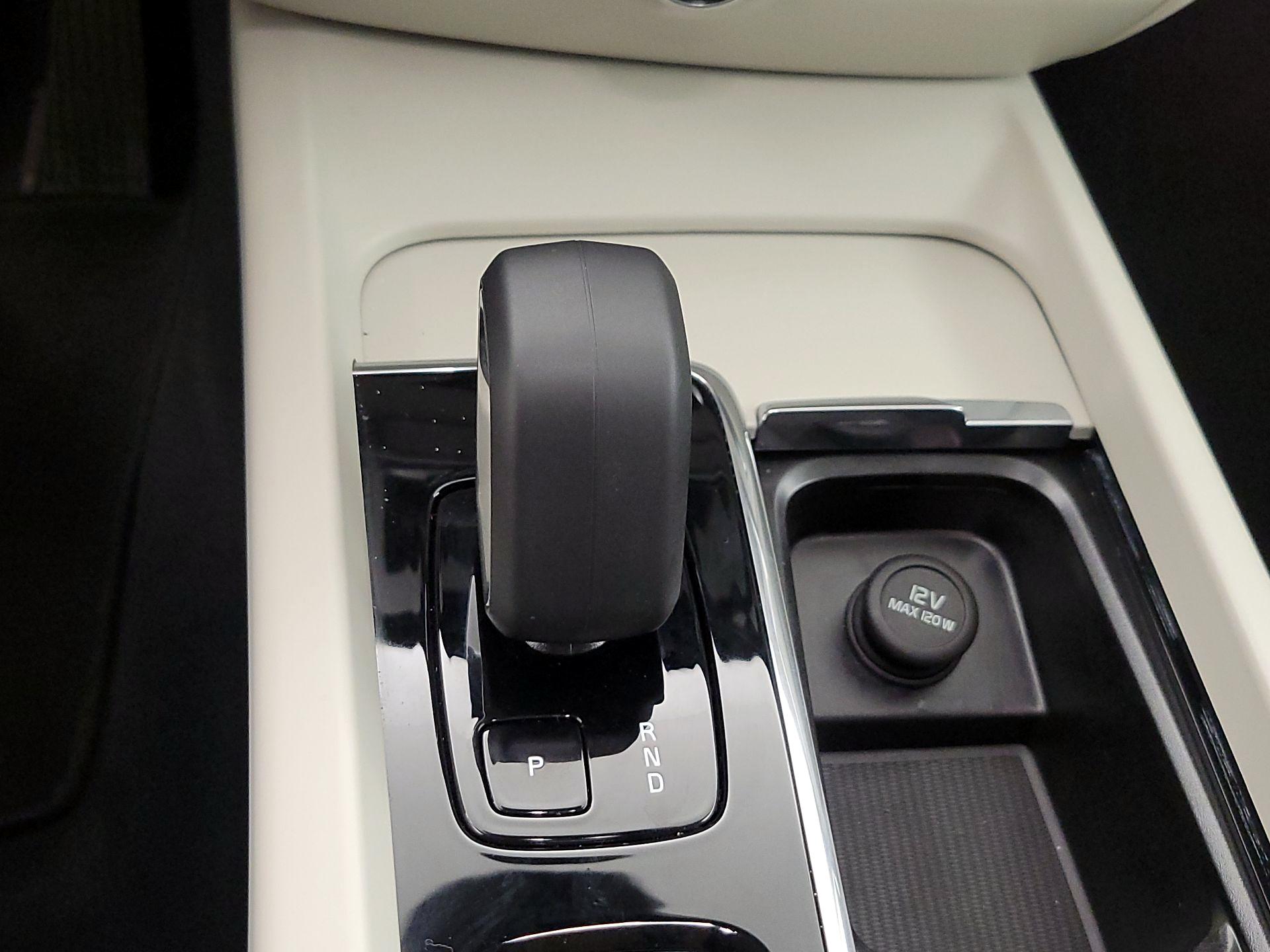 Thumbnail: 2024 Volvo S60 - 17