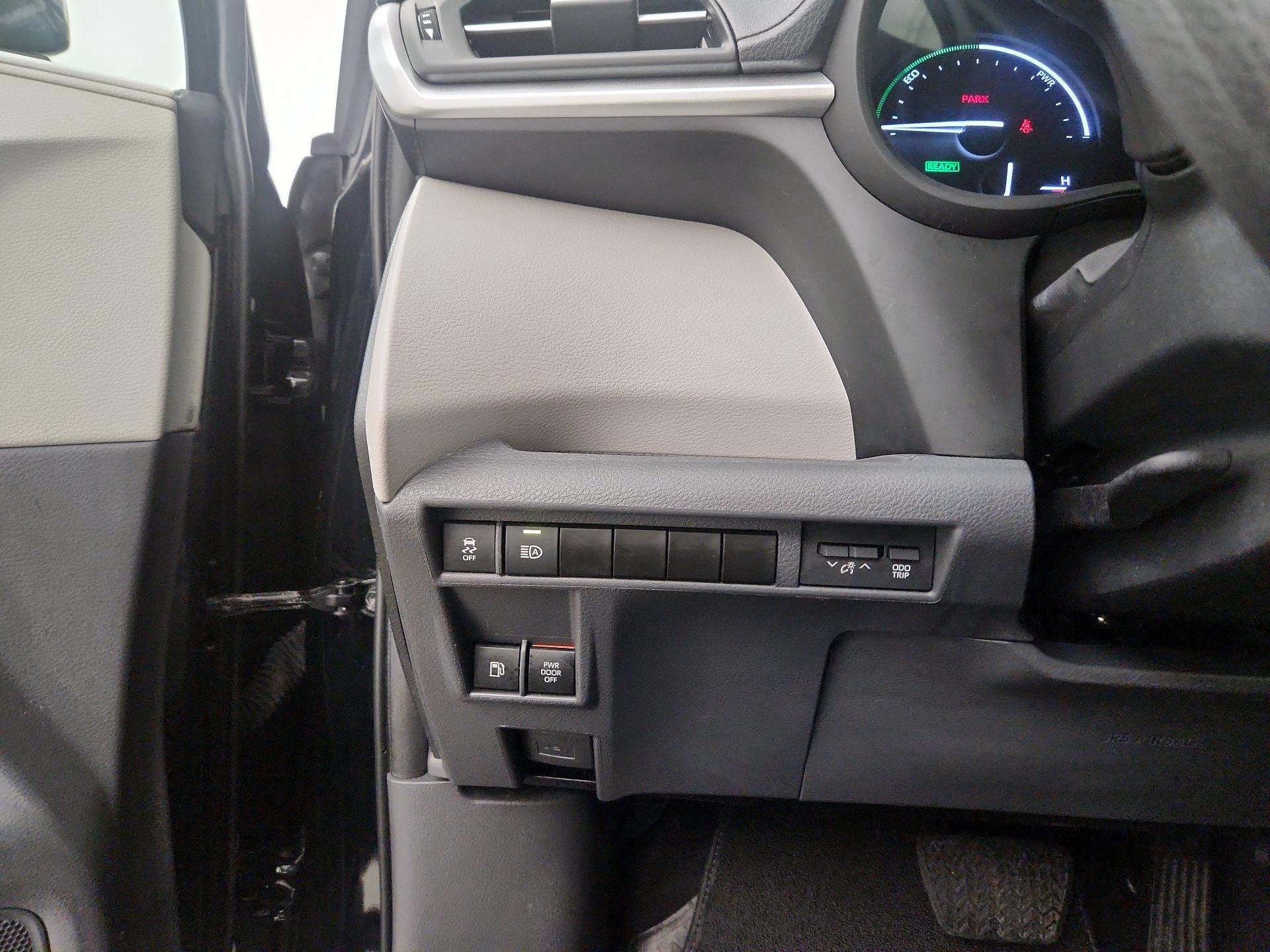 Thumbnail: 2023 Toyota Sienna - 11