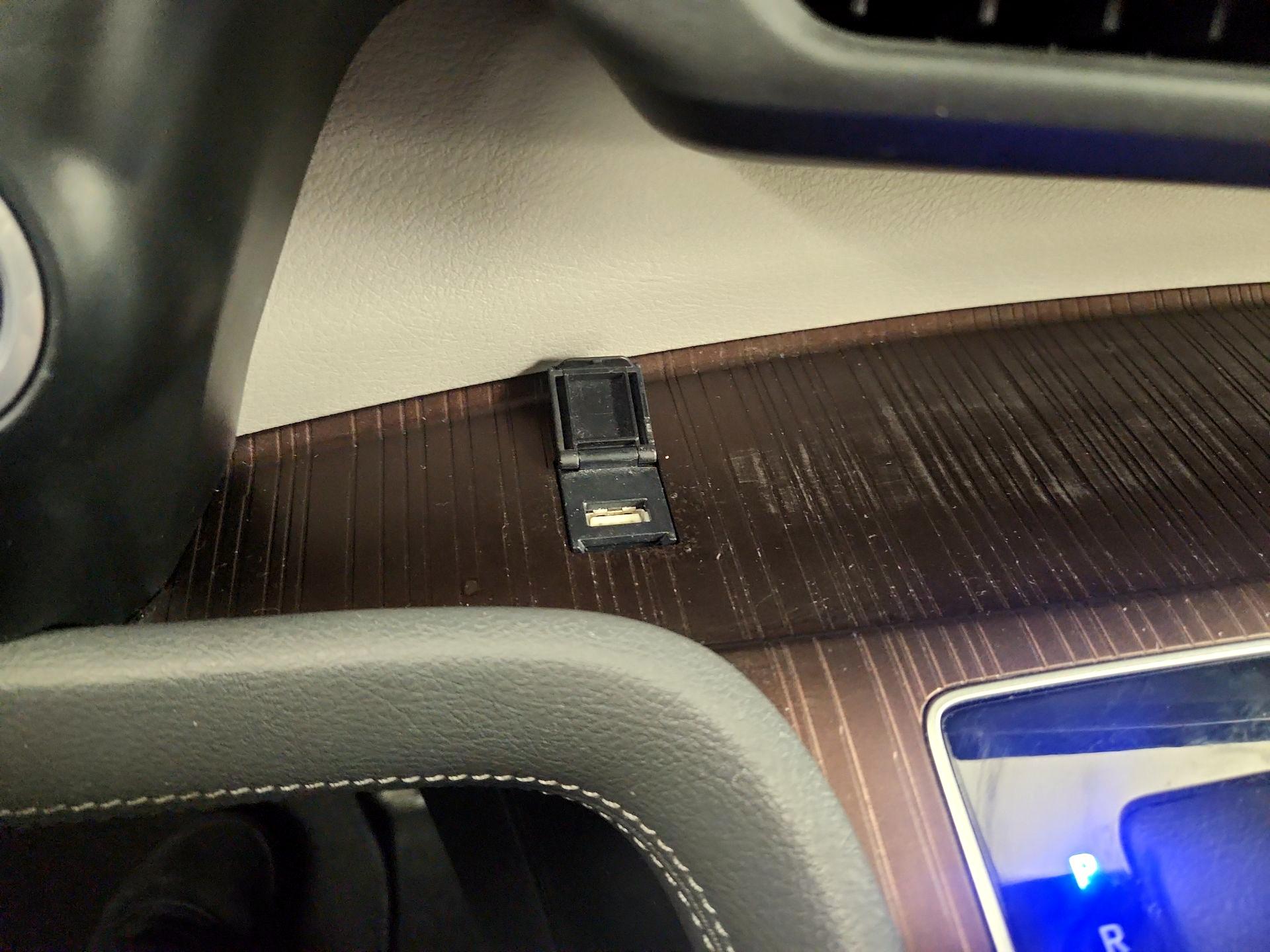 Thumbnail: 2023 Toyota Sienna - 16