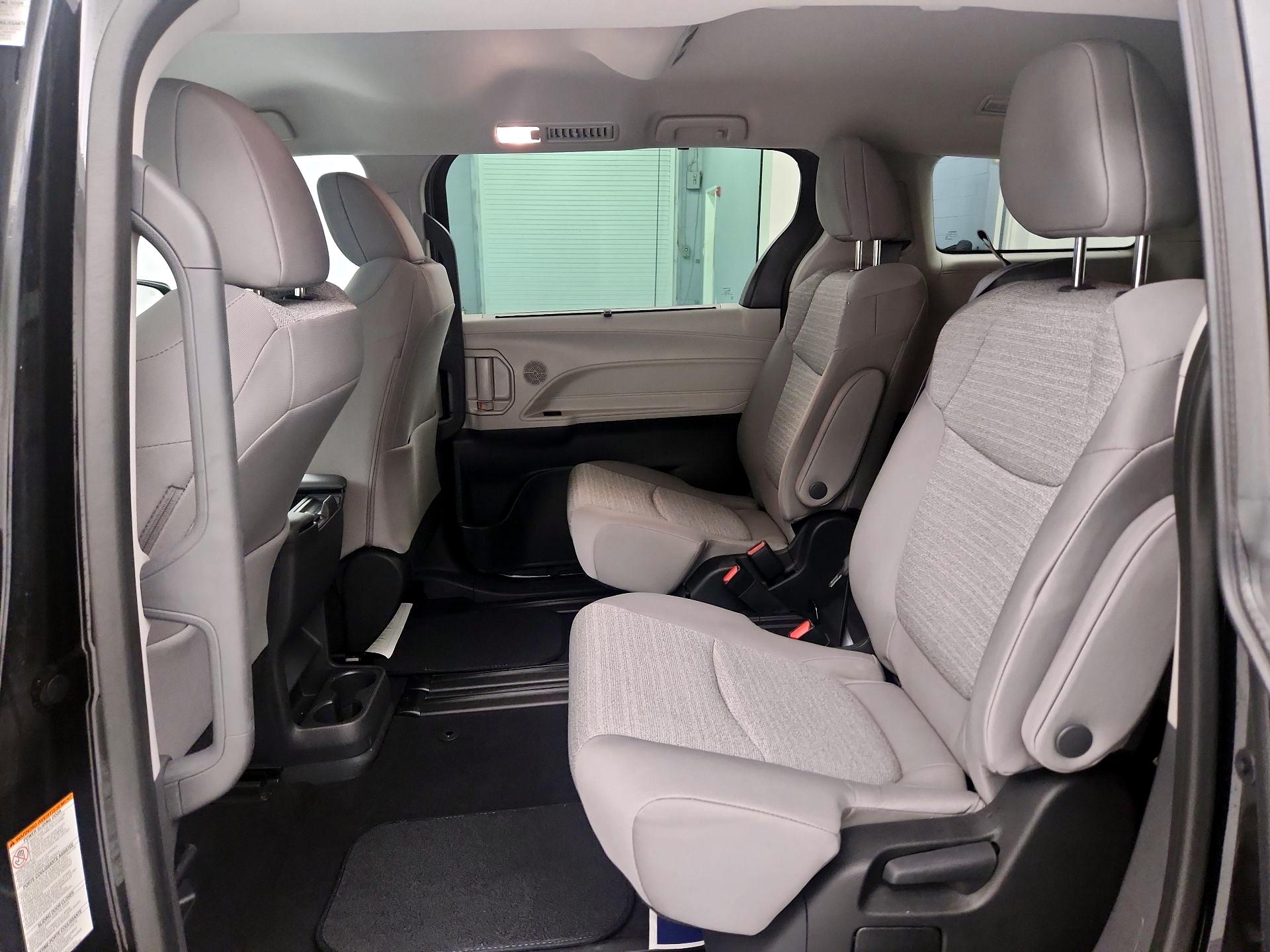 Thumbnail: 2023 Toyota Sienna - 17