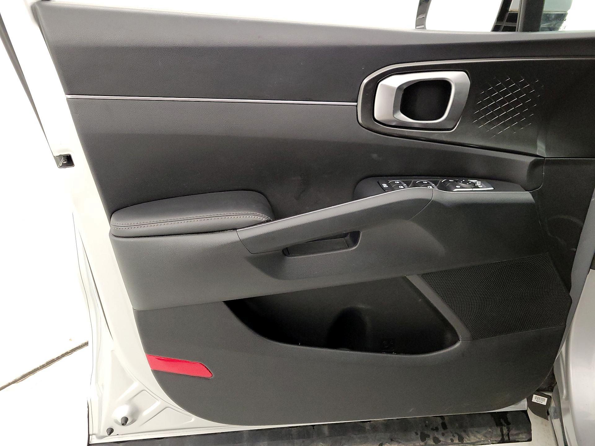 Thumbnail: 2023 Kia Sorento - 12