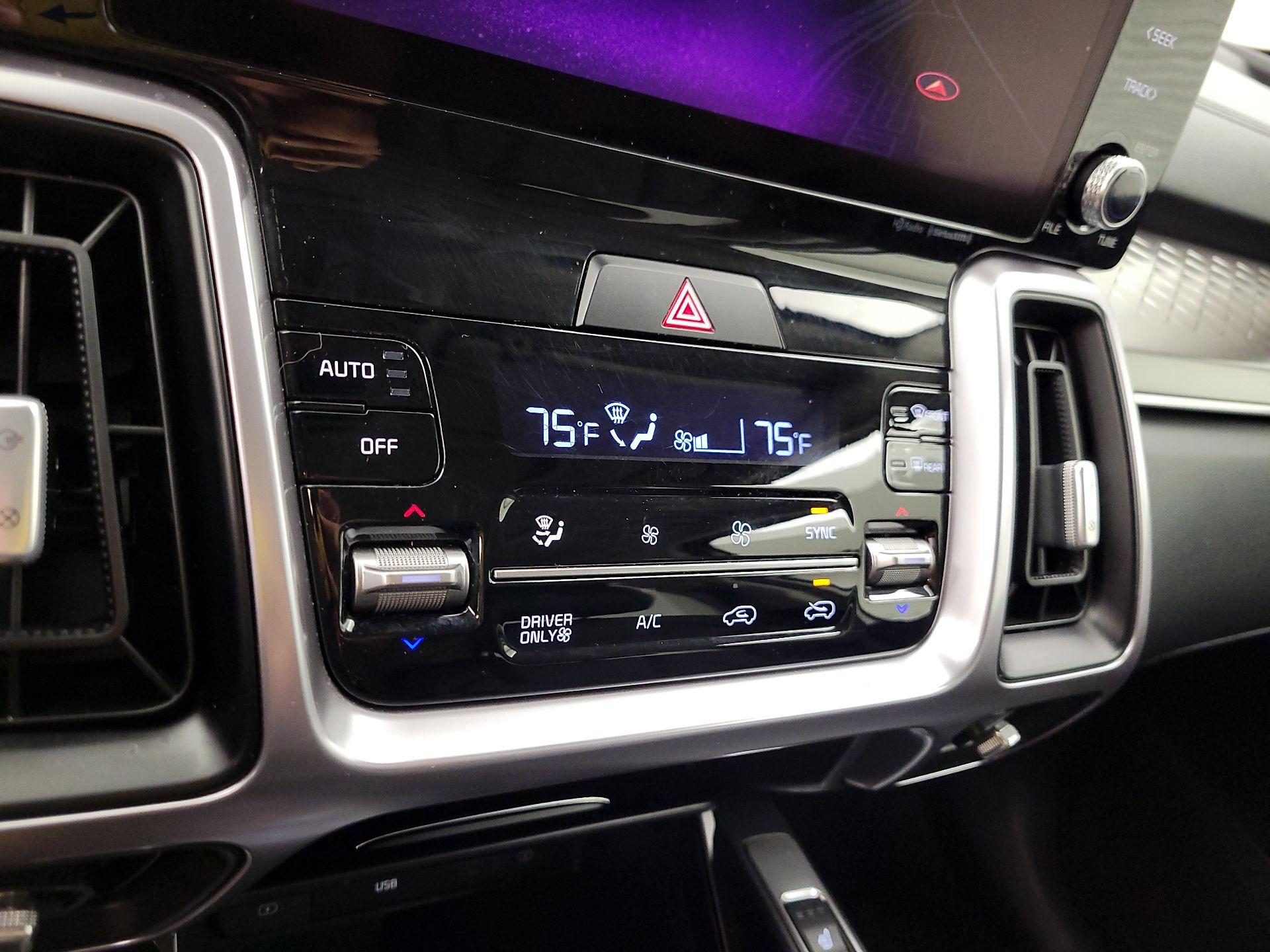 Thumbnail: 2023 Kia Sorento - 17