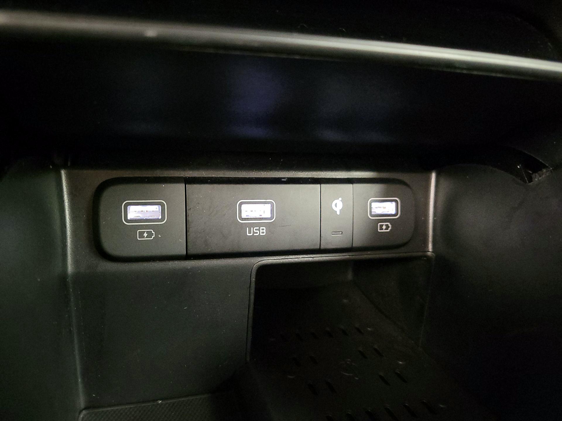 Thumbnail: 2023 Kia Sorento - 19