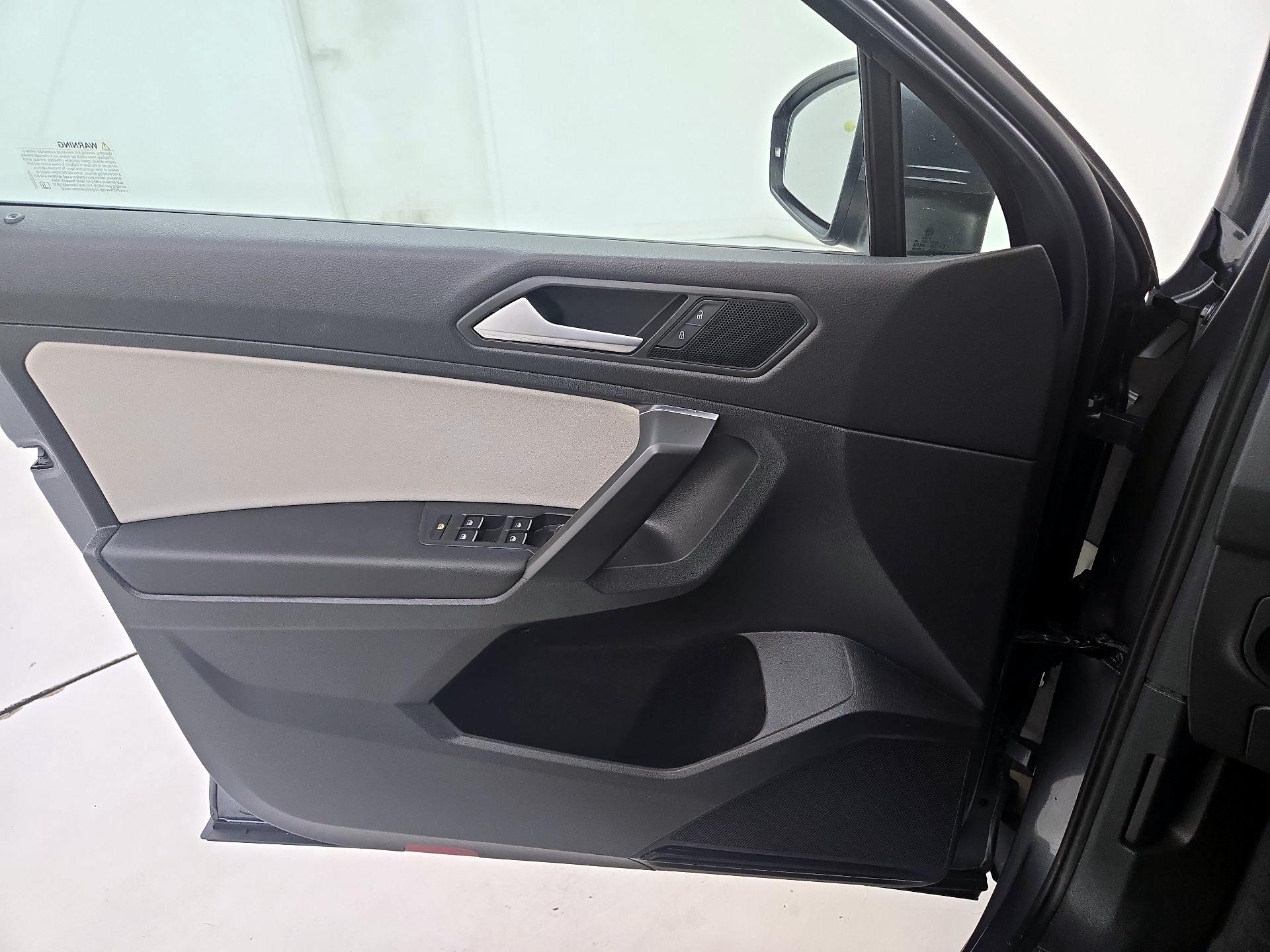 Thumbnail: 2021 Volkswagen Tiguan - 12