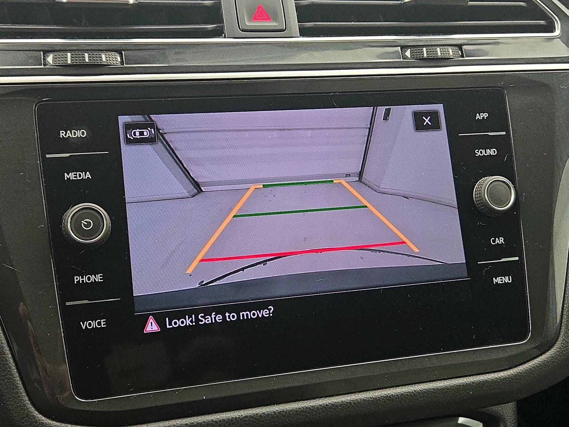 Thumbnail: 2021 Volkswagen Tiguan - 14