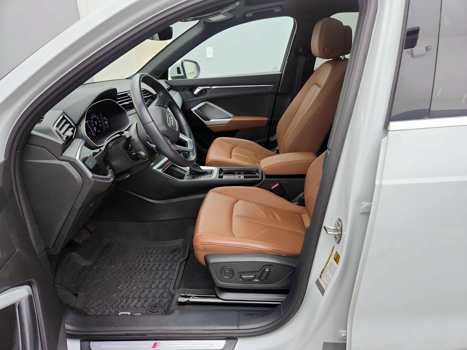 Thumbnail: 2021 Audi Q3 - 11