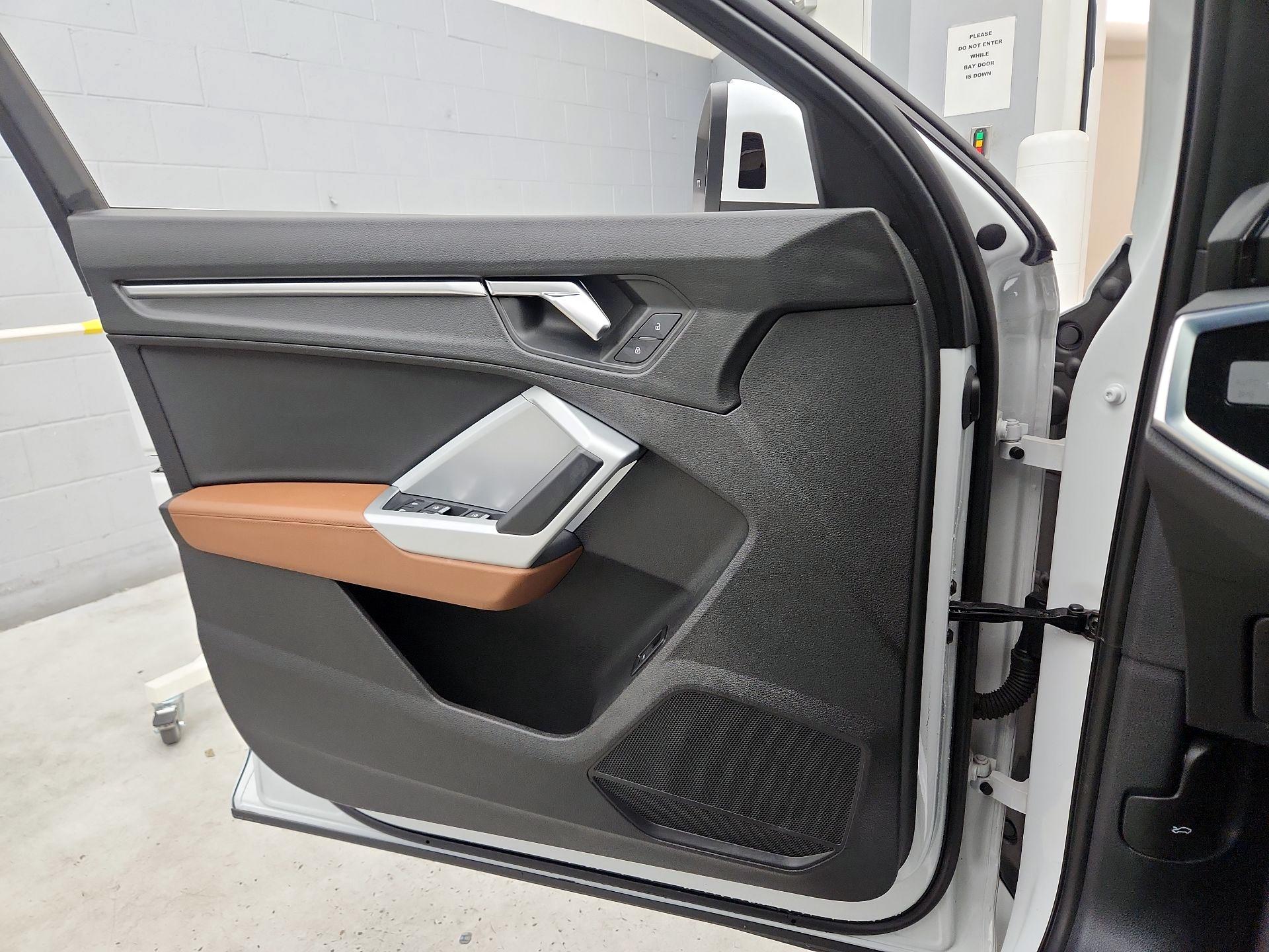 Thumbnail: 2021 Audi Q3 - 12