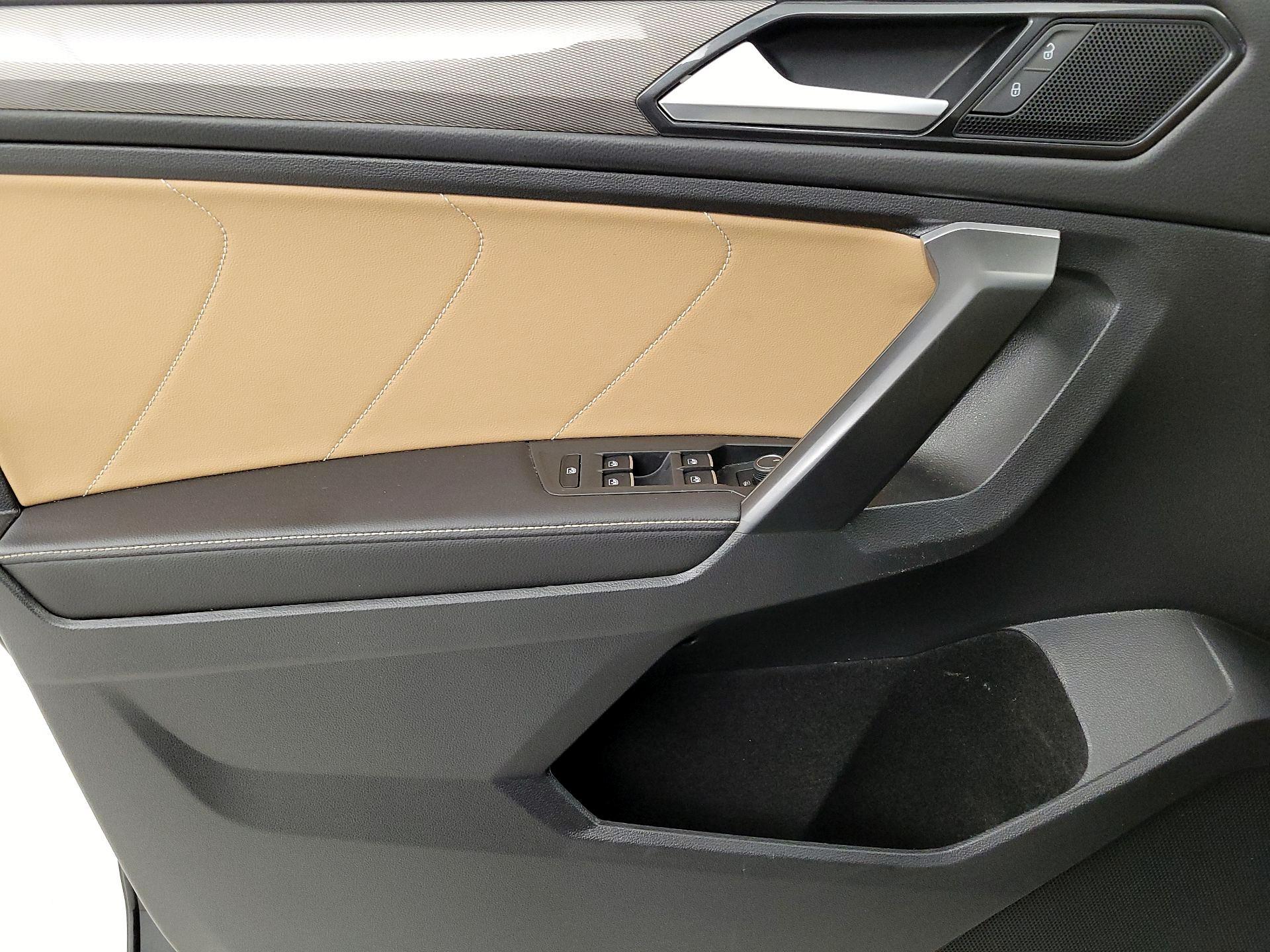 Thumbnail: 2023 Volkswagen Tiguan - 12