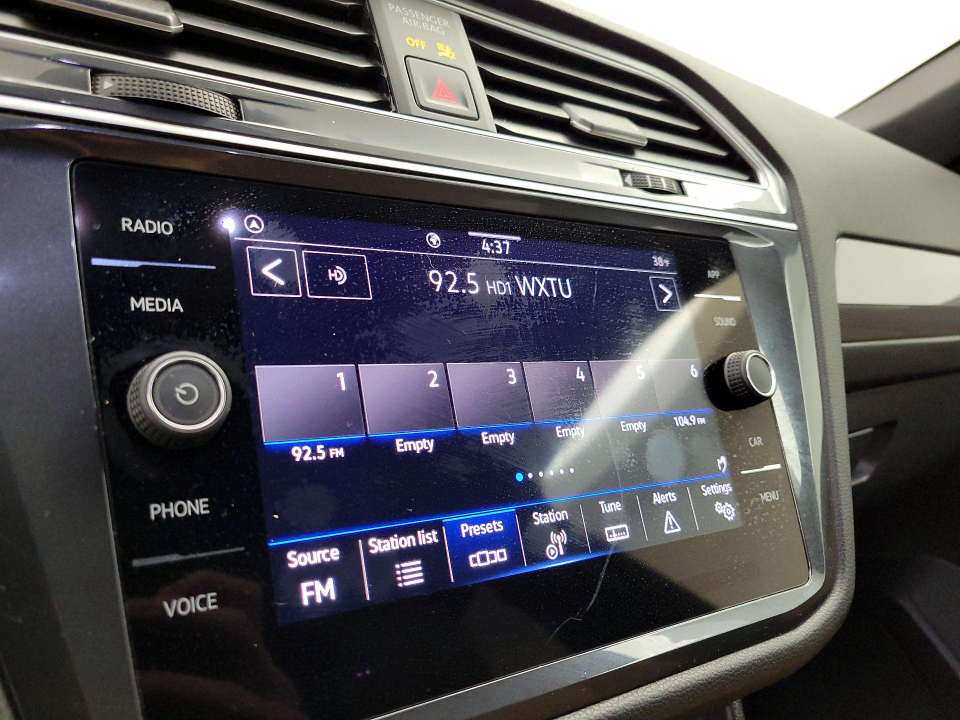 Thumbnail: 2023 Volkswagen Tiguan - 15