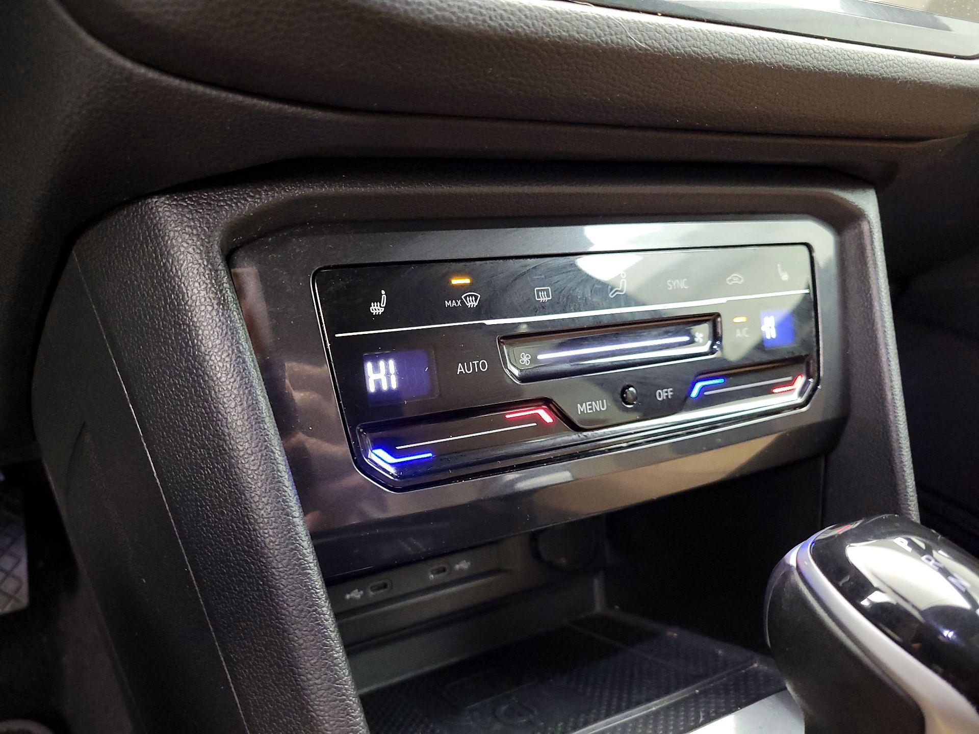 Thumbnail: 2023 Volkswagen Tiguan - 16