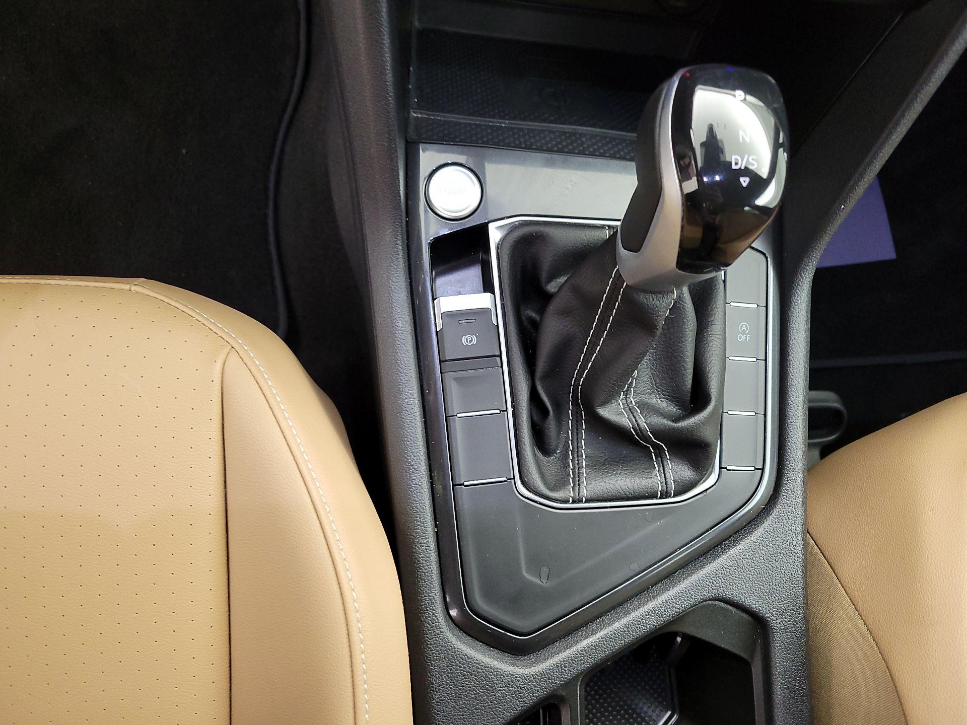 Thumbnail: 2023 Volkswagen Tiguan - 17