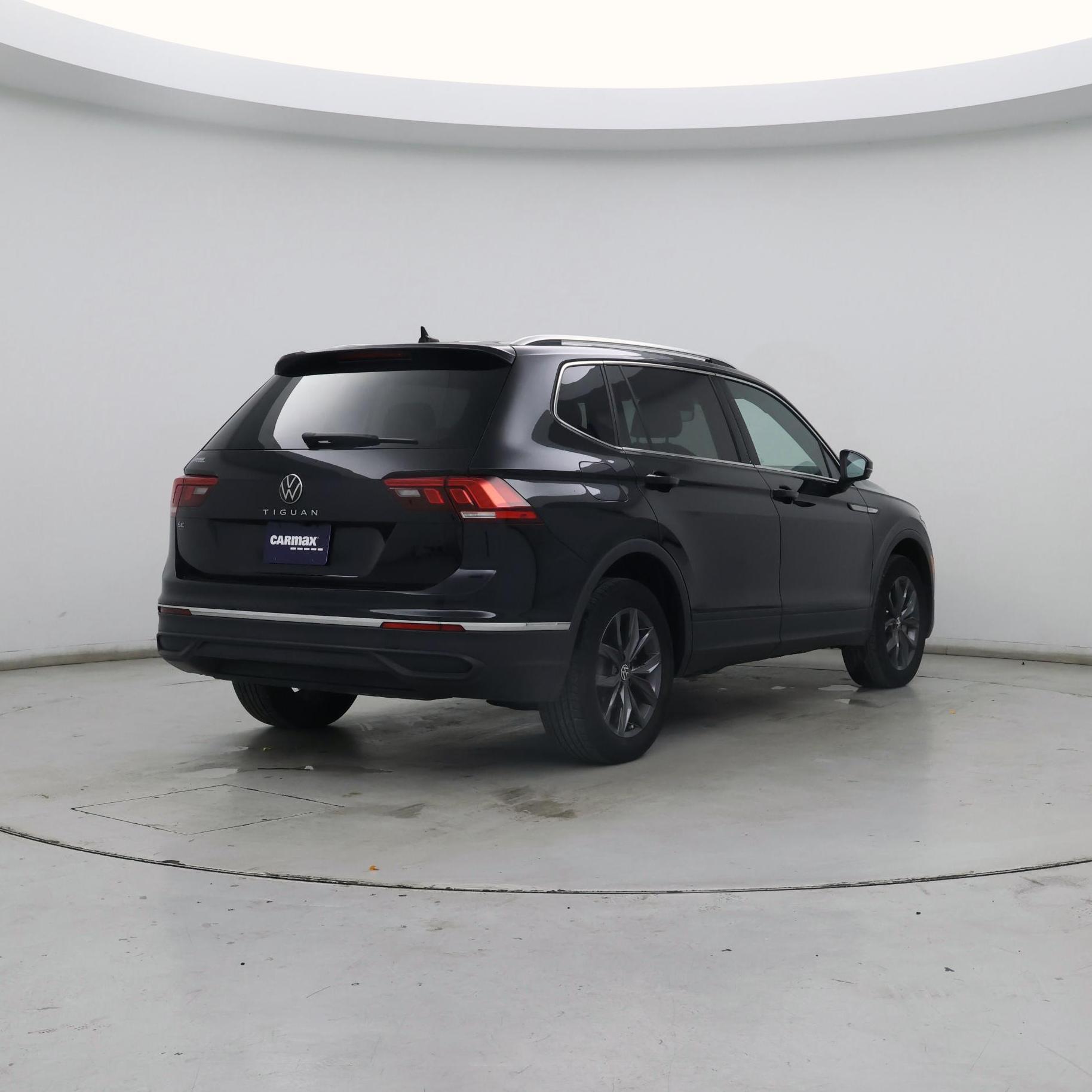 Thumbnail: 2023 Volkswagen Tiguan - 8