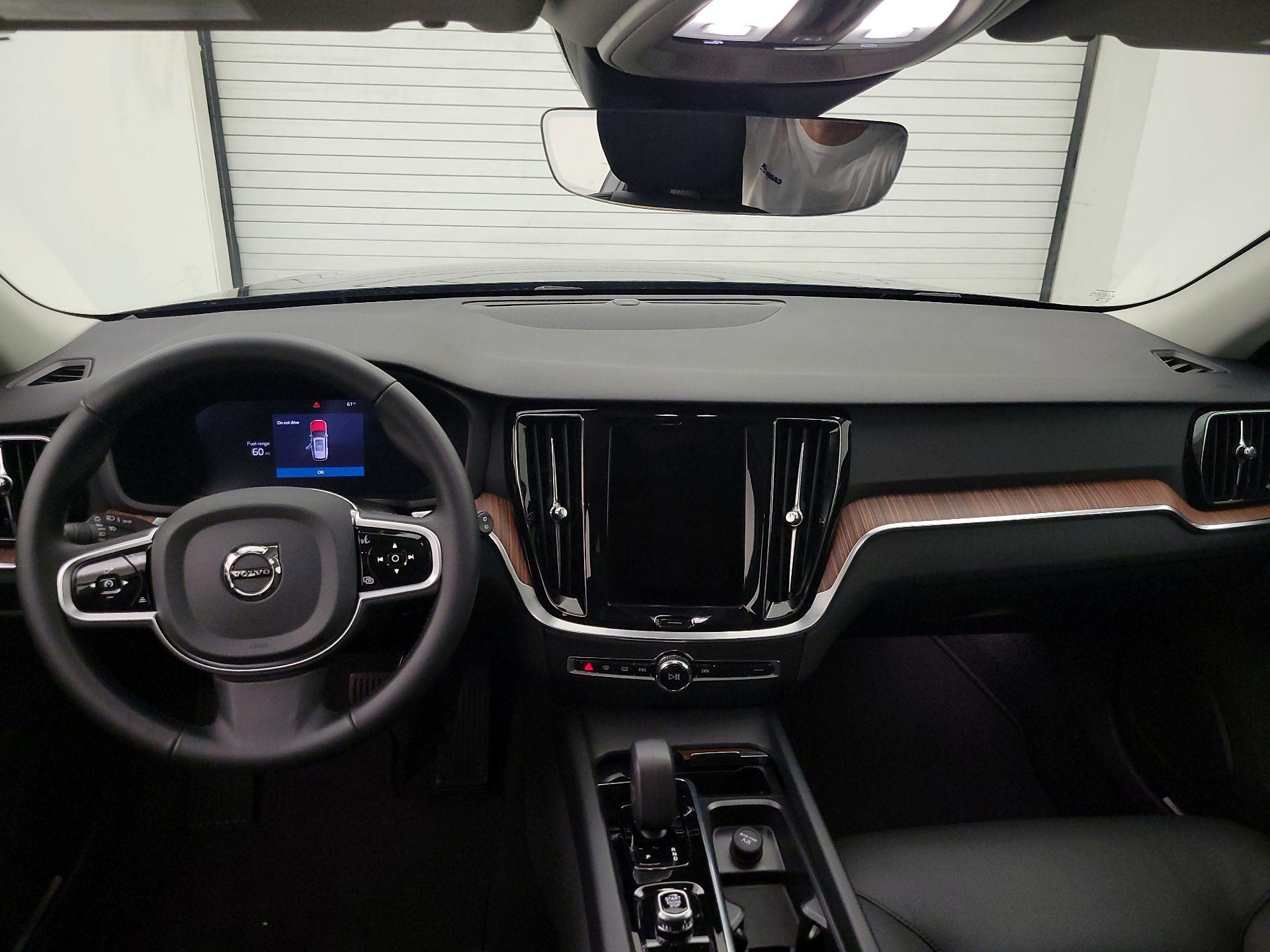 Thumbnail: 2025 Volvo S60 - 9