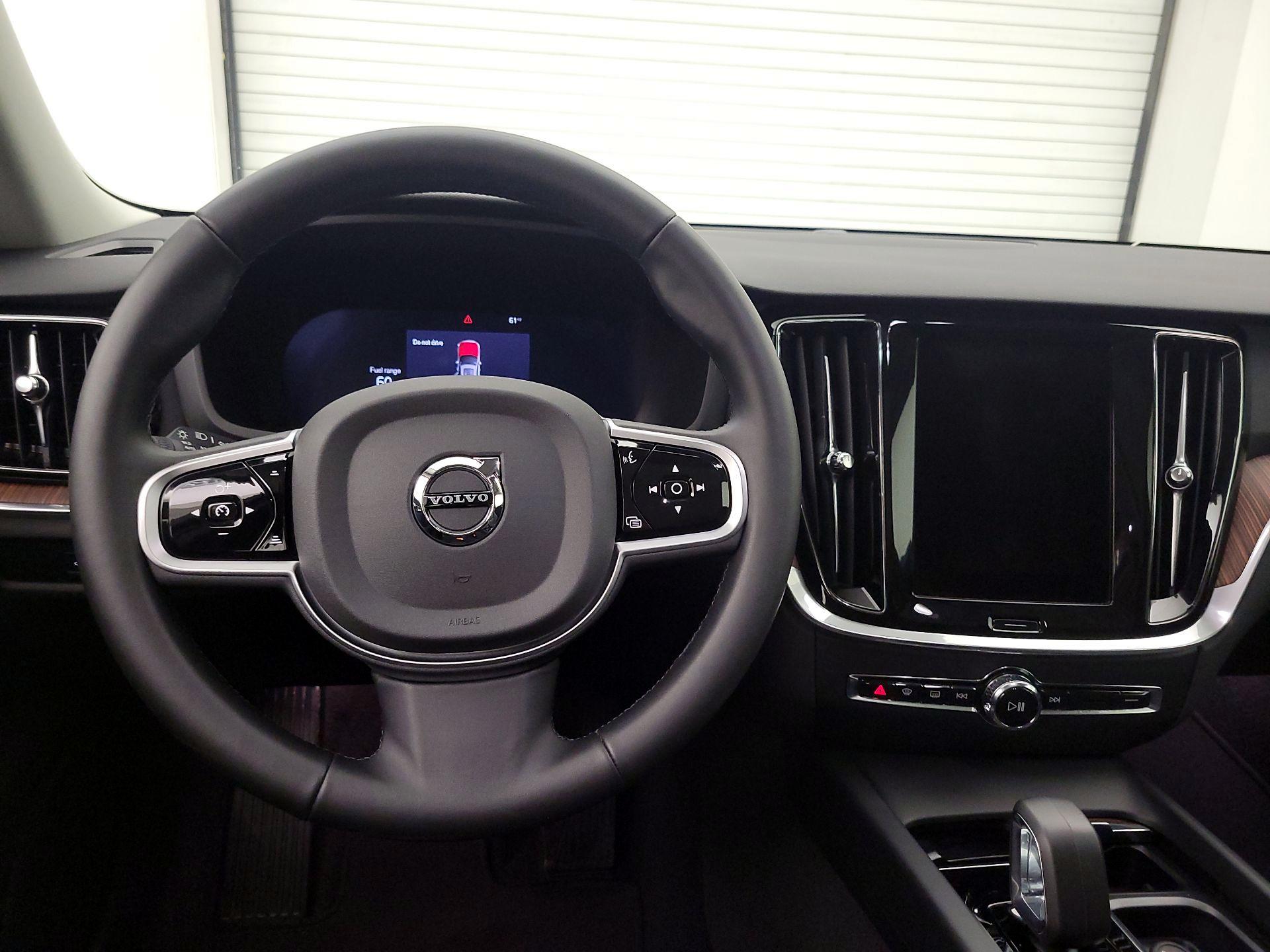 Thumbnail: 2025 Volvo S60 - 10