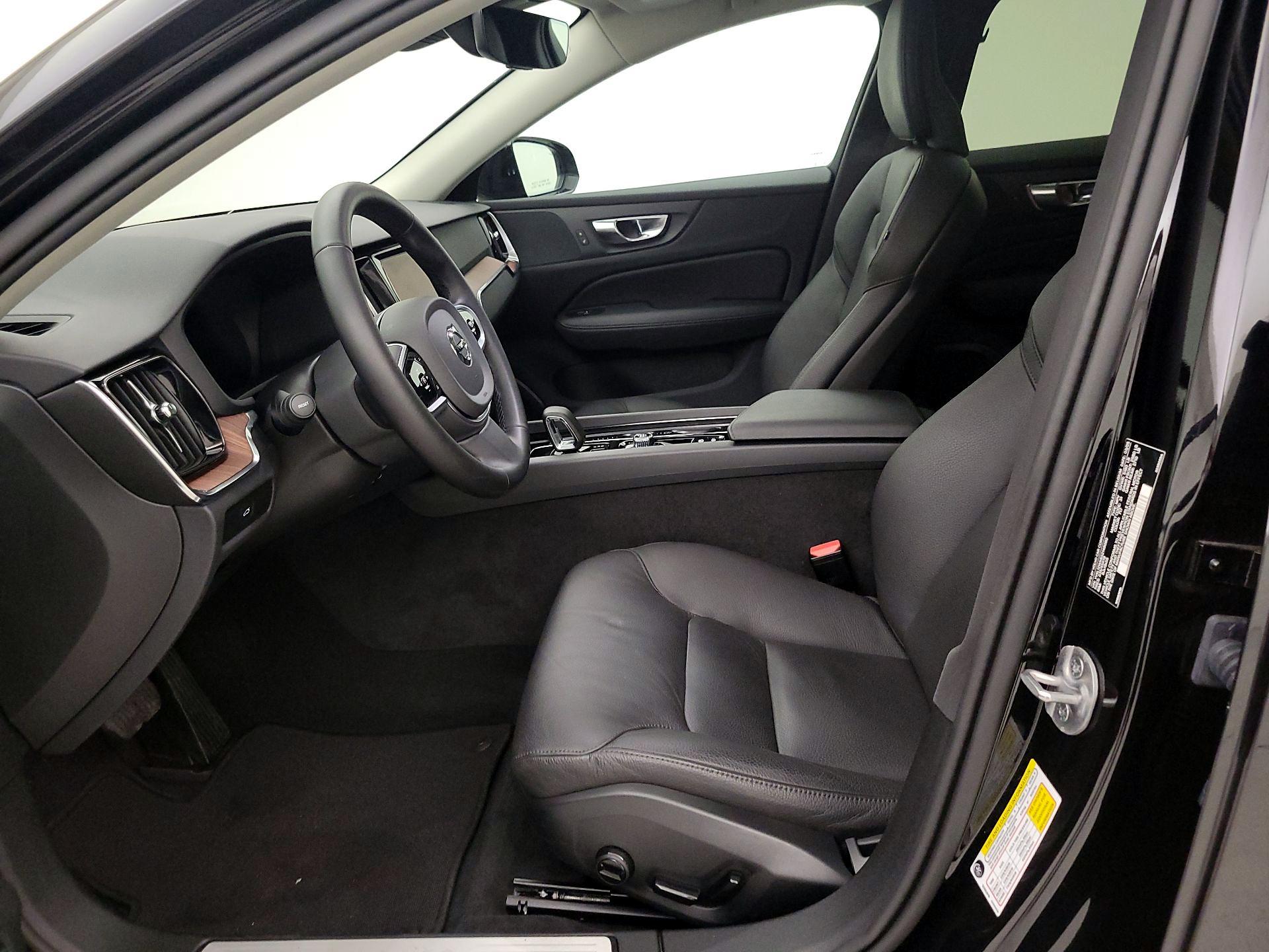 Thumbnail: 2025 Volvo S60 - 11