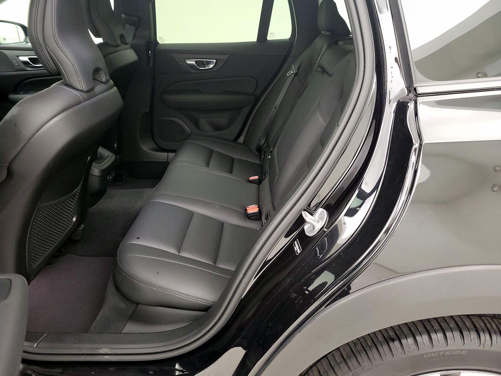 Thumbnail: 2025 Volvo S60 - 20